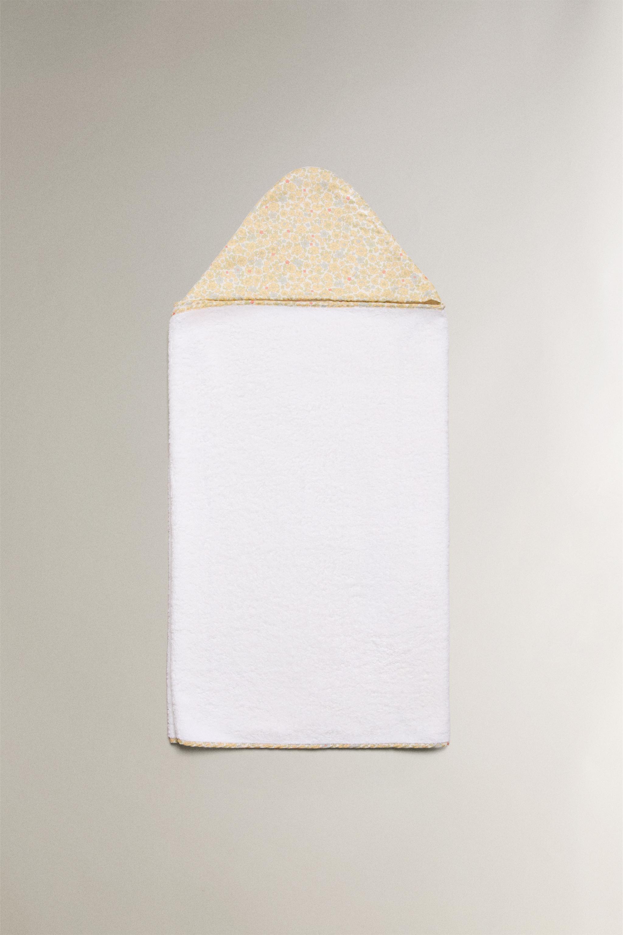HOODED BABY BATH TOWEL WITH FLORAL PIPING AND HOOD