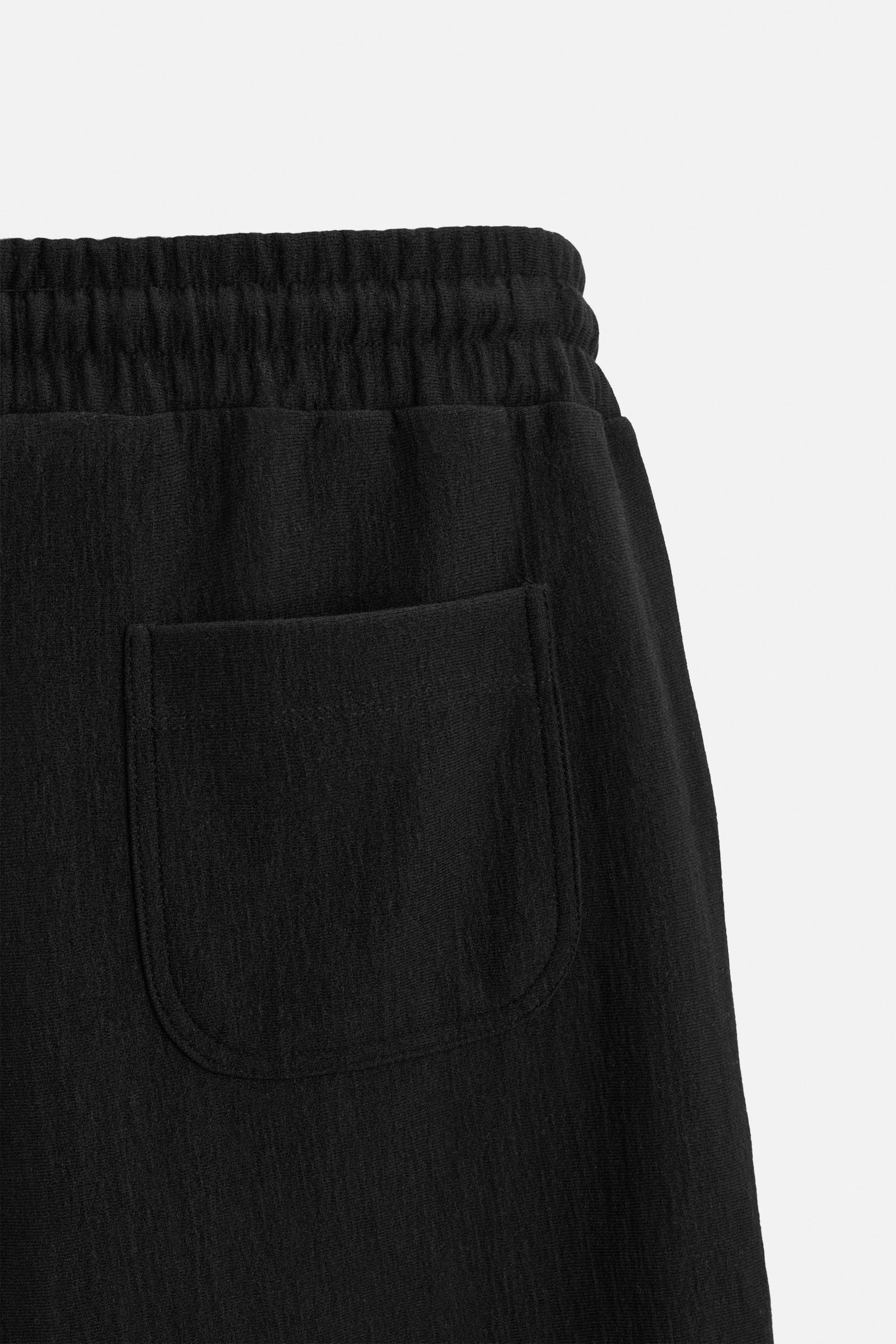 TEXTURED JOGGER SHORTS