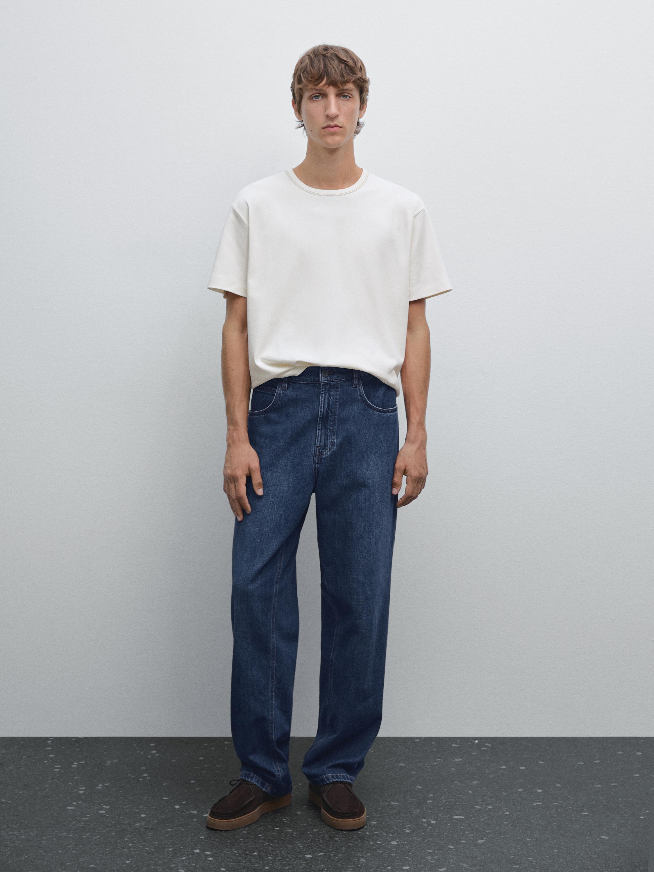 Short-sleeve T-shirt with contrast topstitching