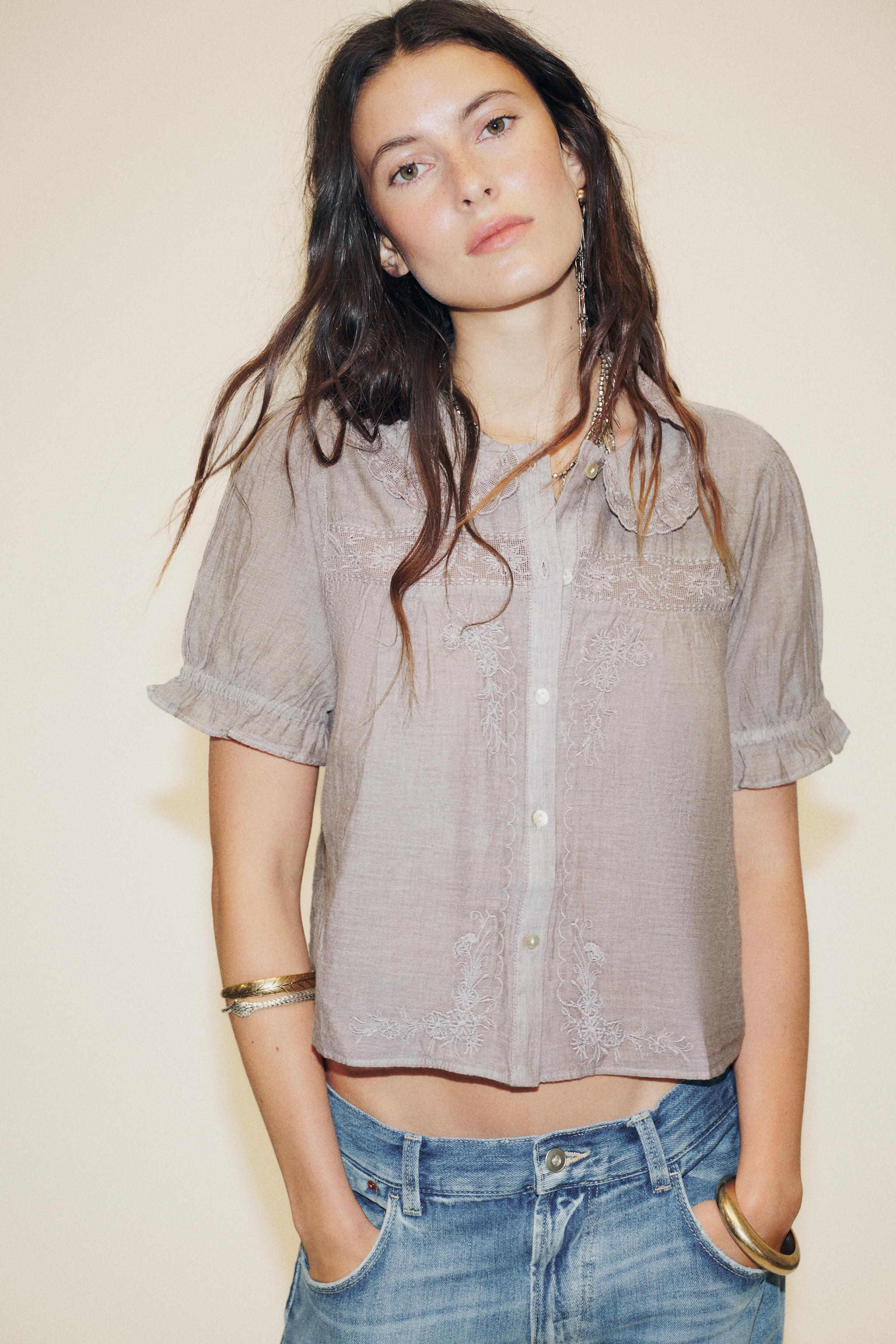 EMBROIDERED PETER PAN COLLAR SHIRT