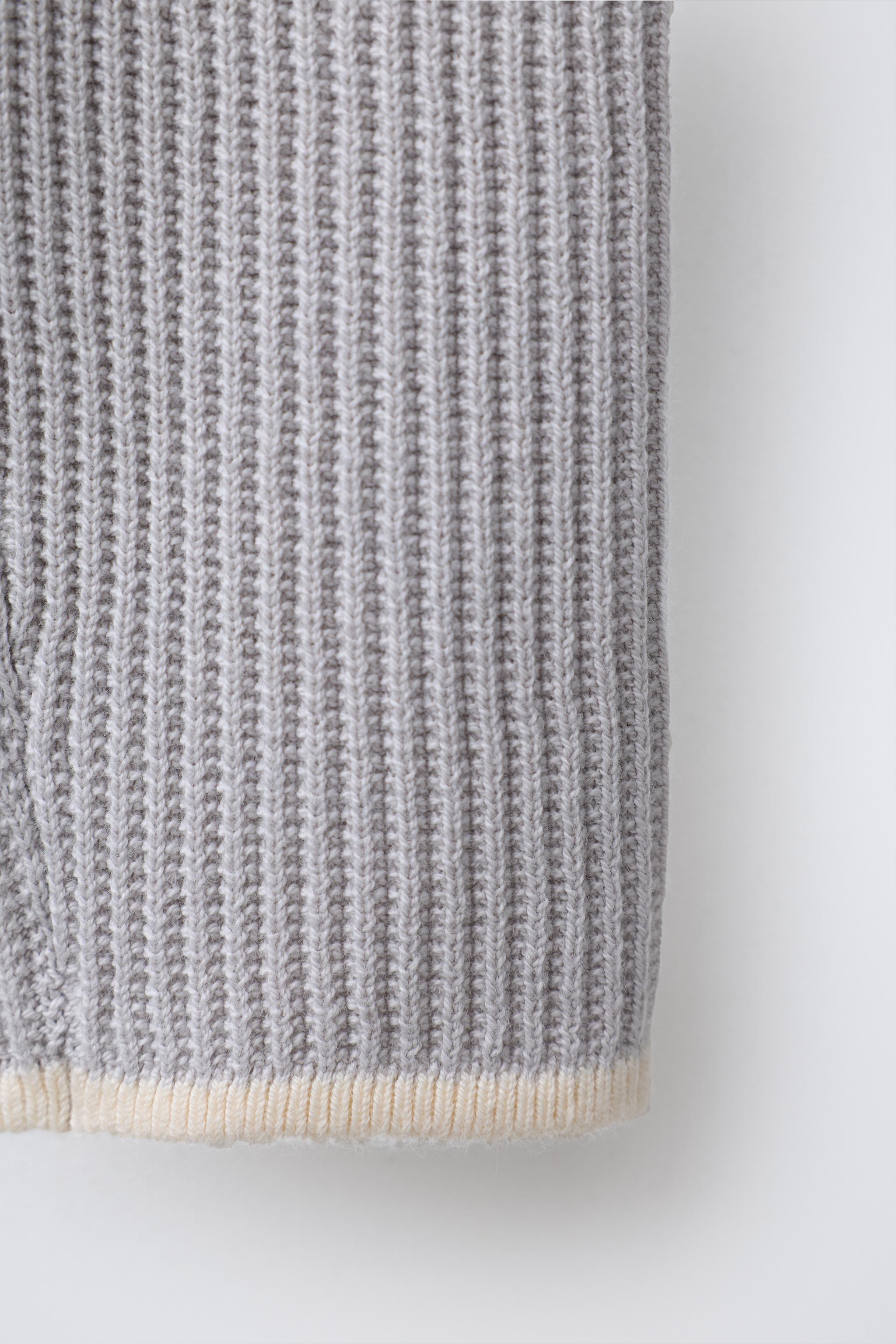 PANTS WITH CONTRASTING PIPING