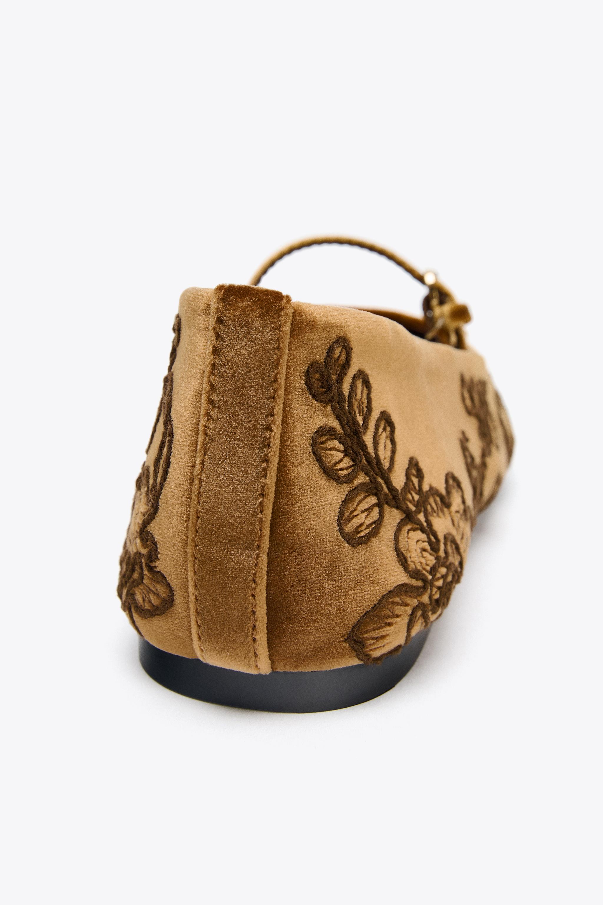 VELVET-EFFECT EMBROIDERED BALLET FLATS