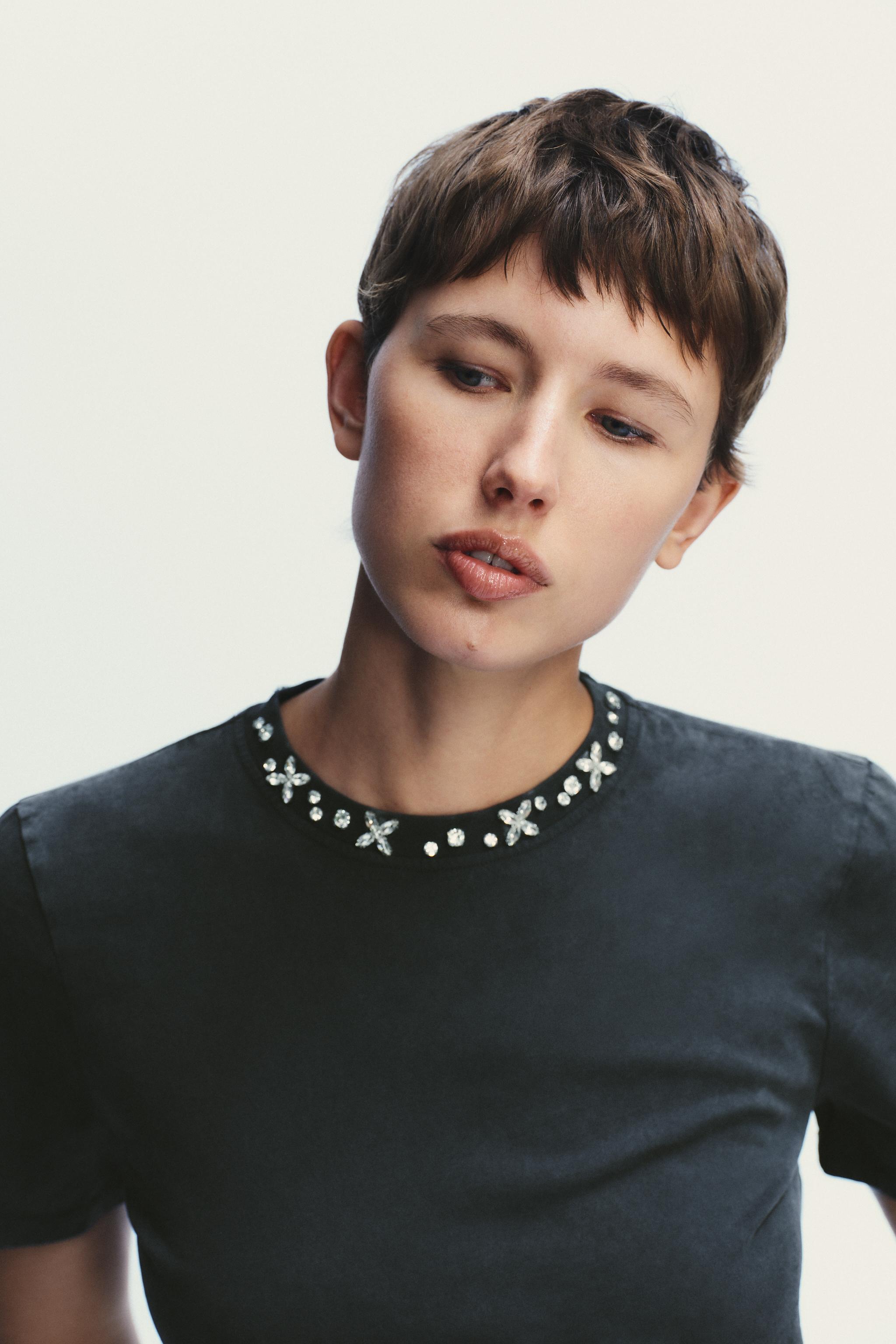 JEWELED WASHED EFFECT T-SHIRT