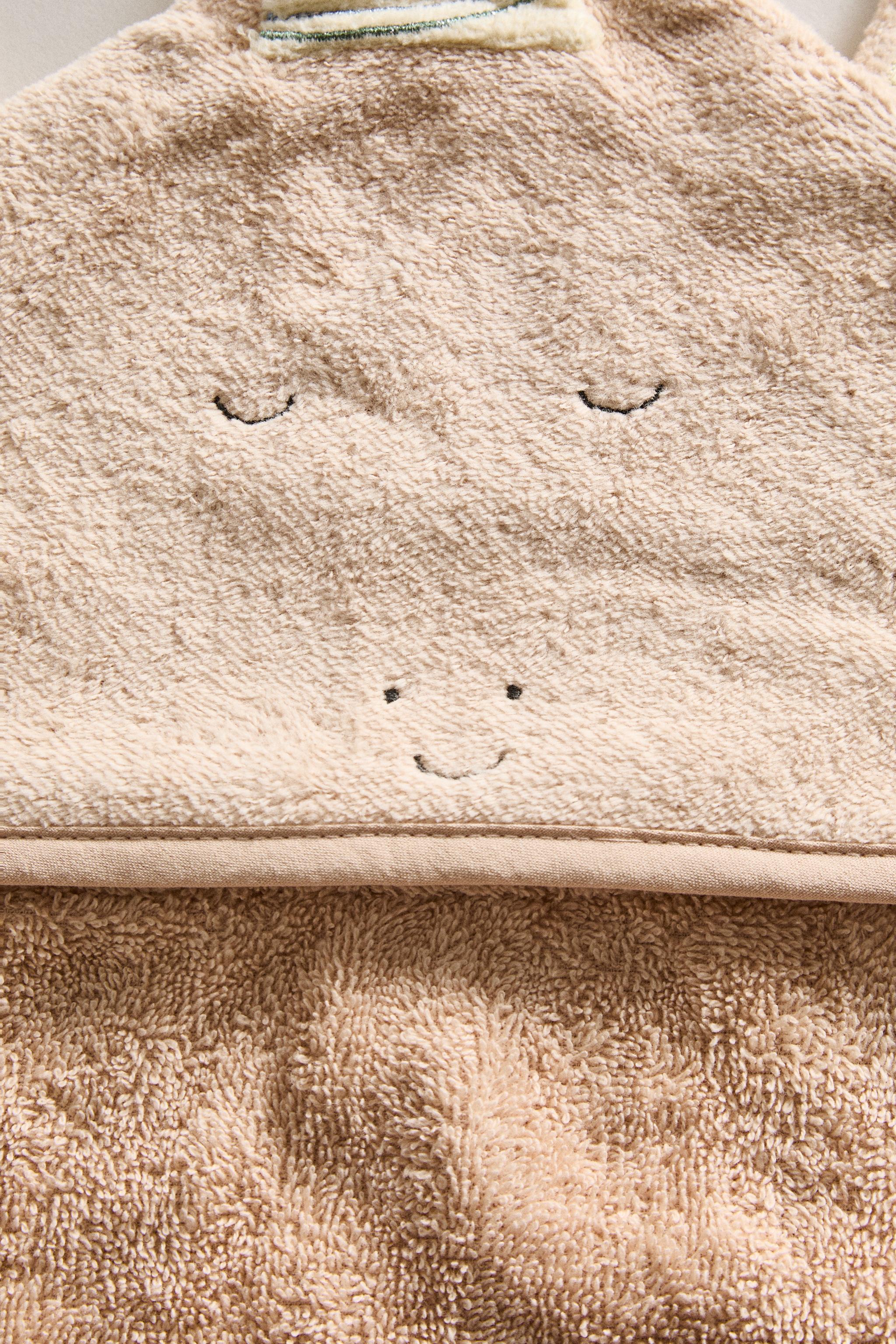 HOODED BABY BATH TOWEL