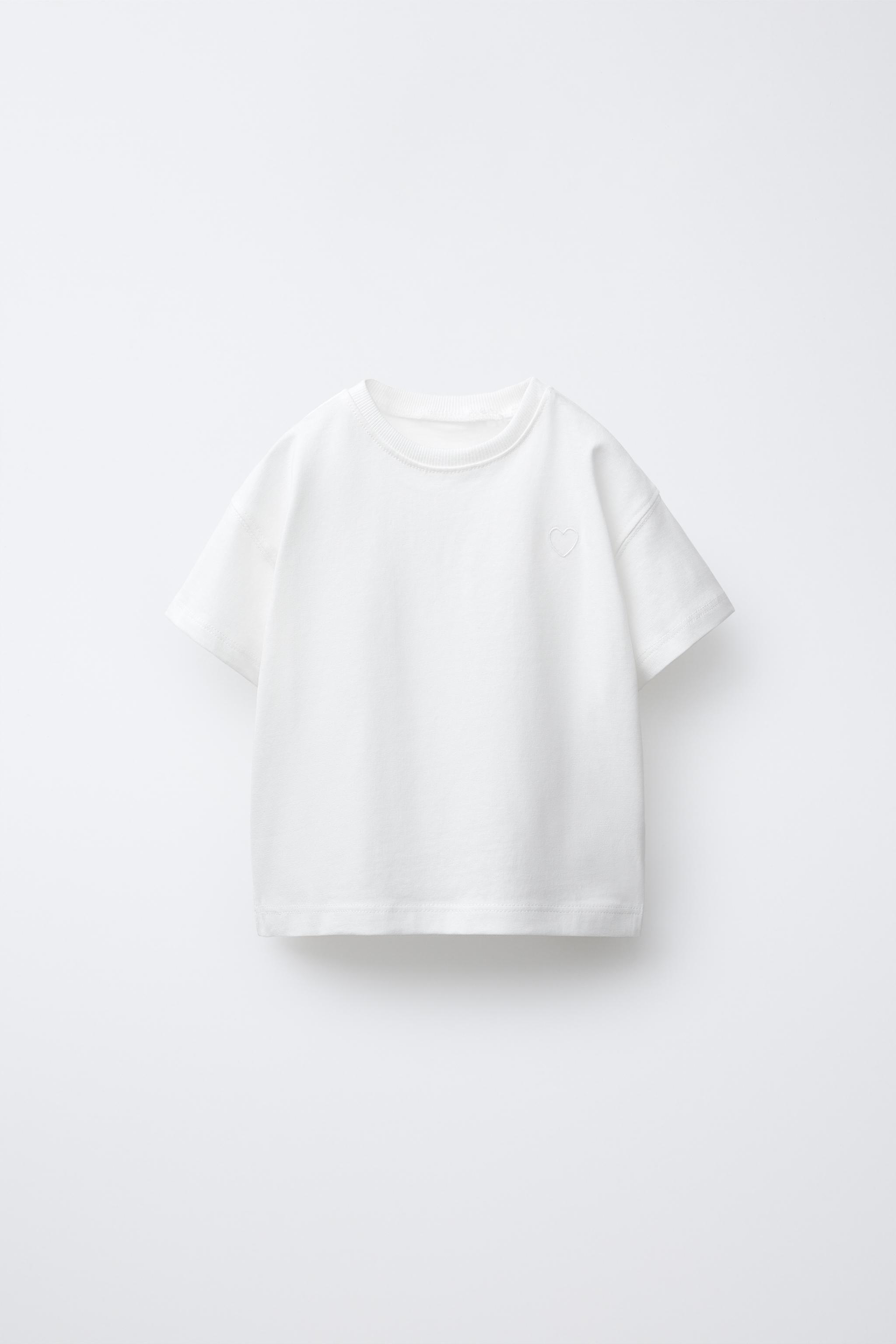 BASIC EMBROIDERED HEART T-SHIRT