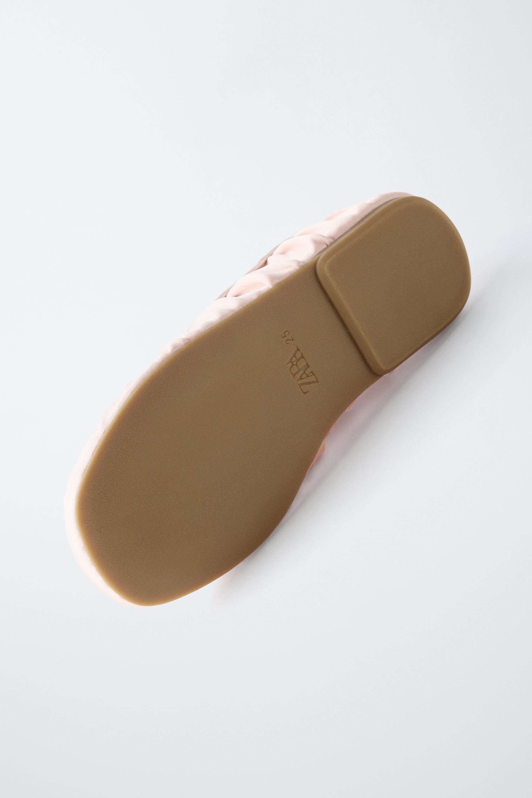 BALLET FLATS WITH DETAIL