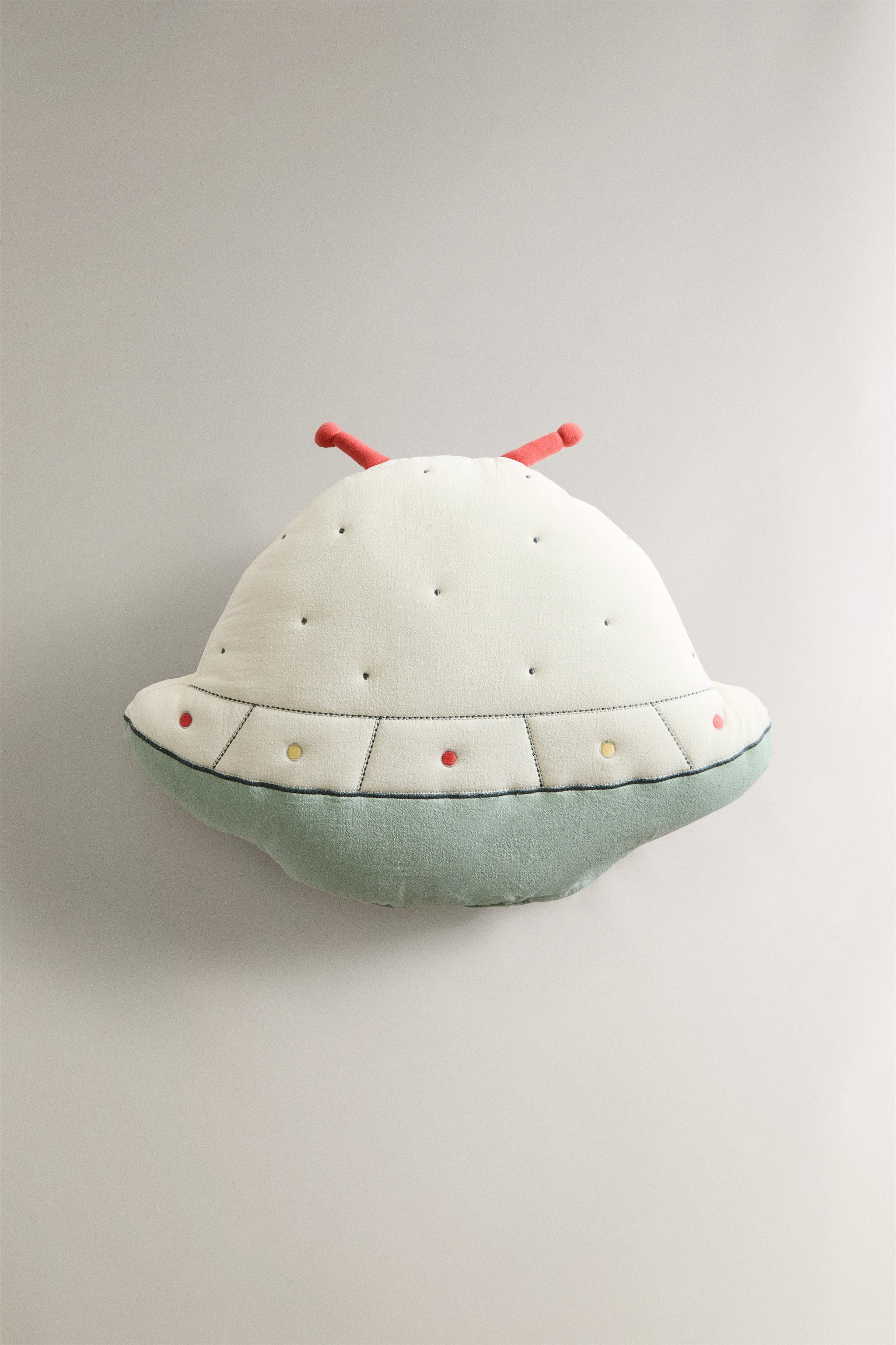 CHILDREN'S SPACECRAFT THROW PILLOW