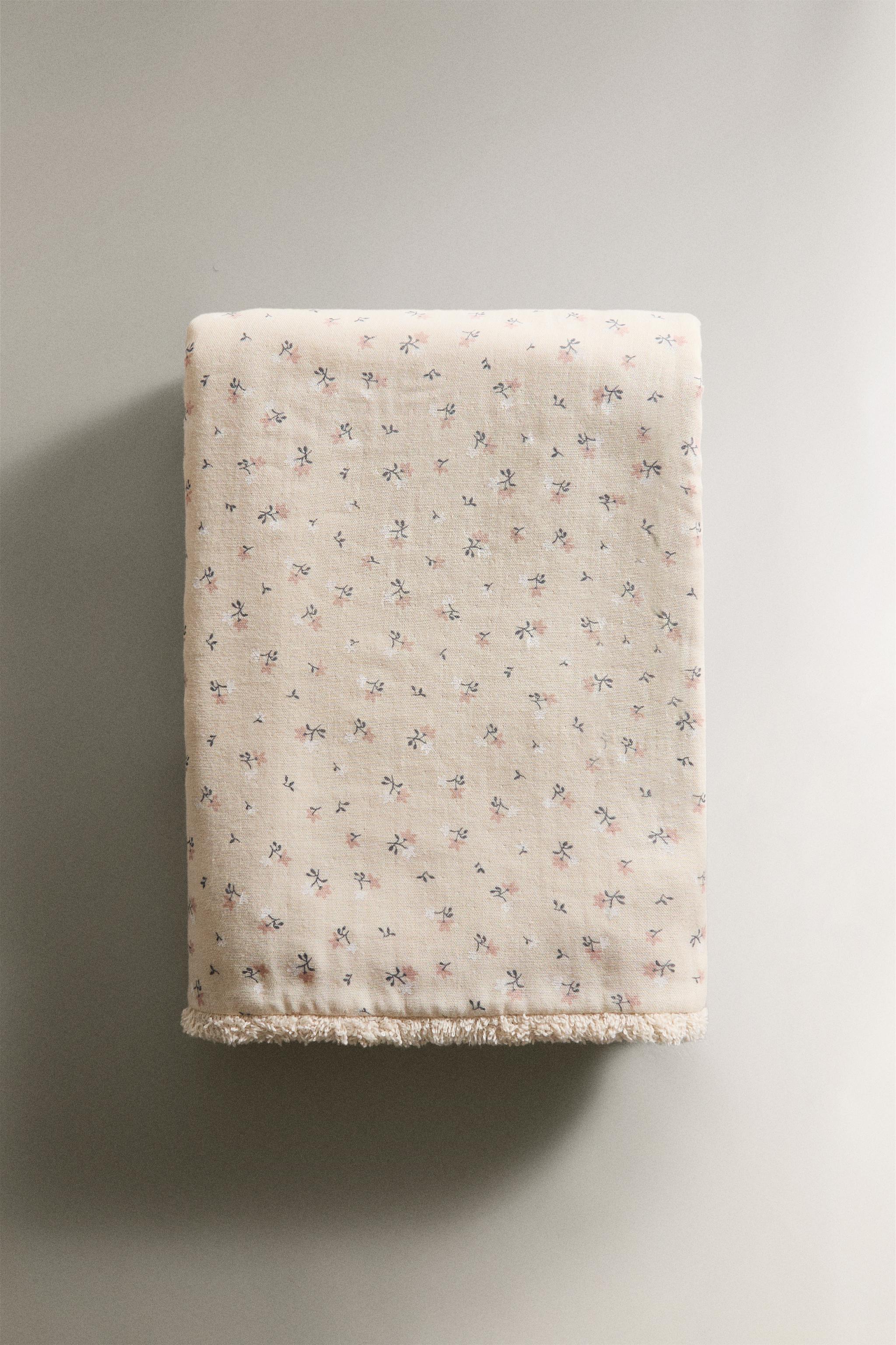 CHILDREN'S BATH TOWEL WITH TULIPS