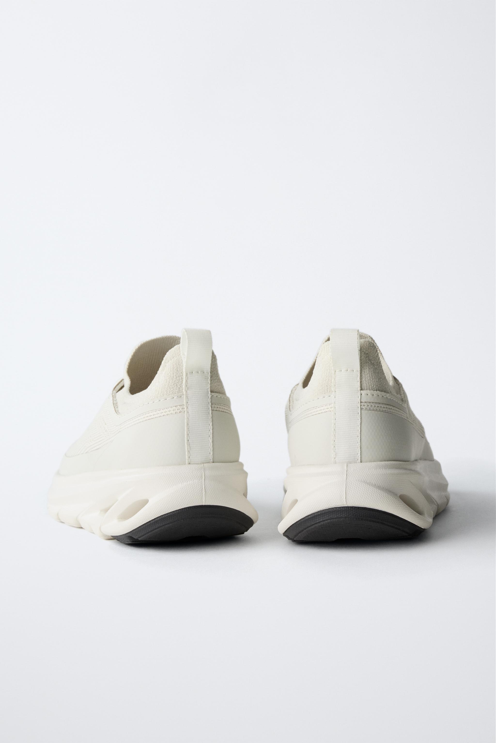 SNEAKERS WITH DETAILED SOLE