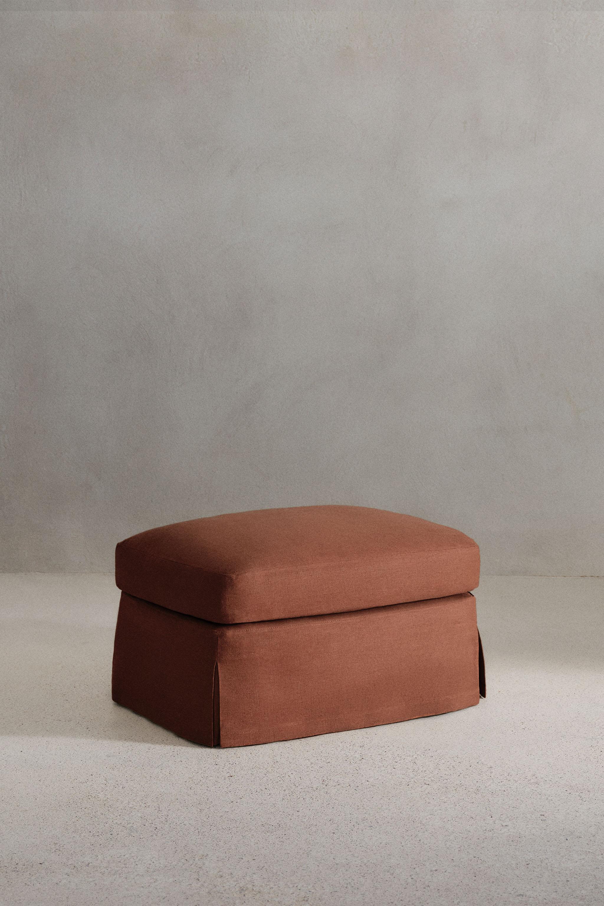 FOOTSTOOL 01