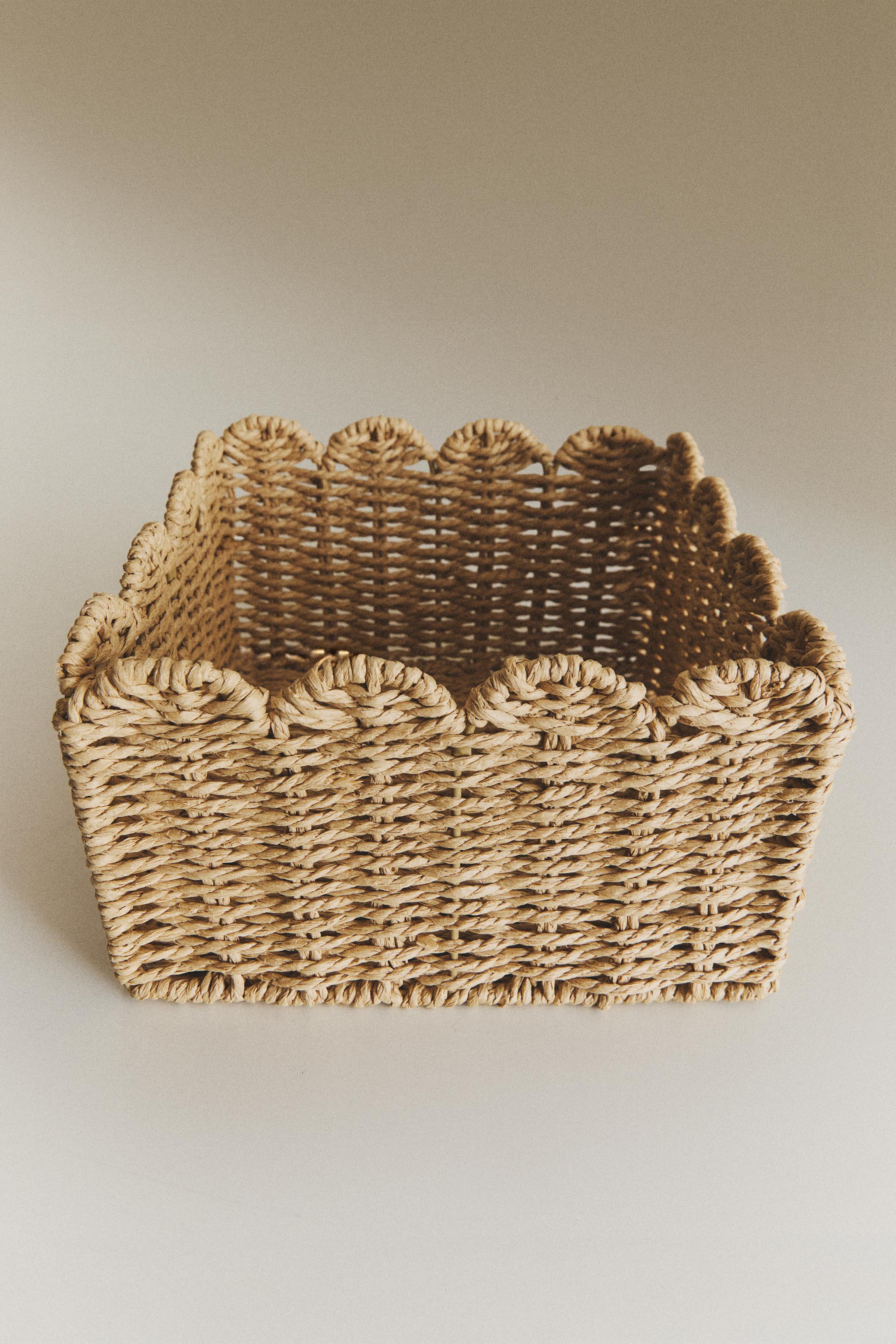 SMALL SCALLOPED BASKET
