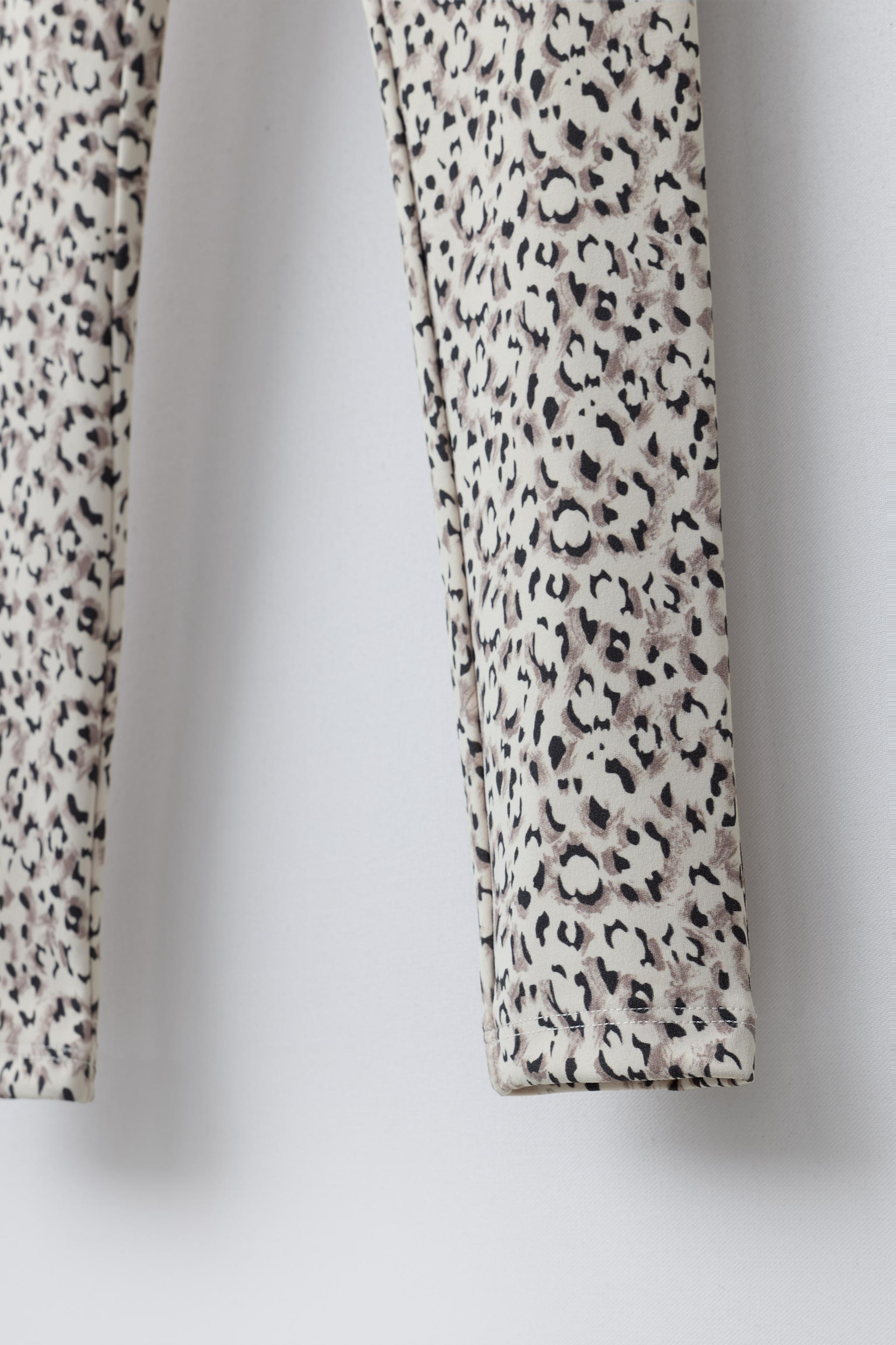 SPORTY ANIMAL PRINT LEGGINGS