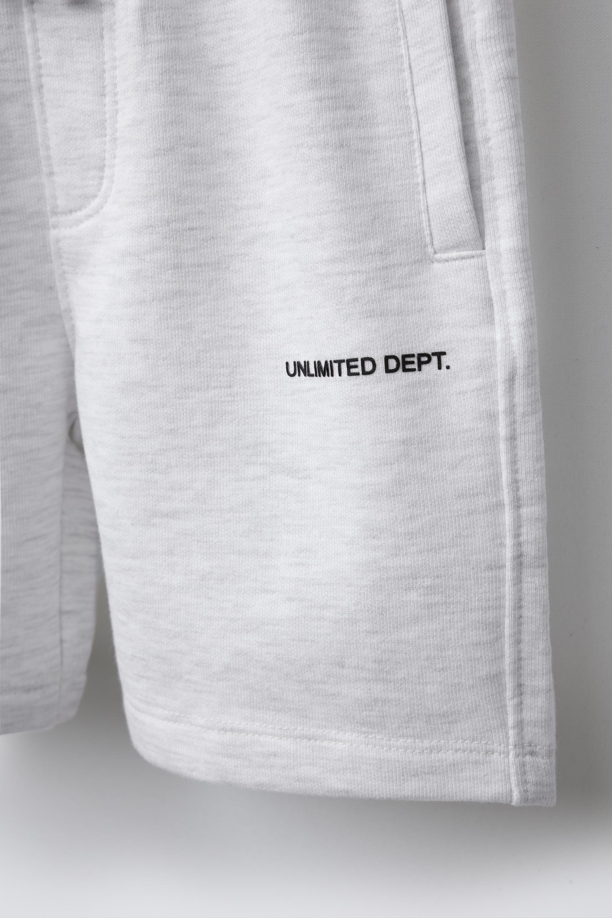 STRAIGHT FIT EMBOSSED TEXT TERRY SHORTS