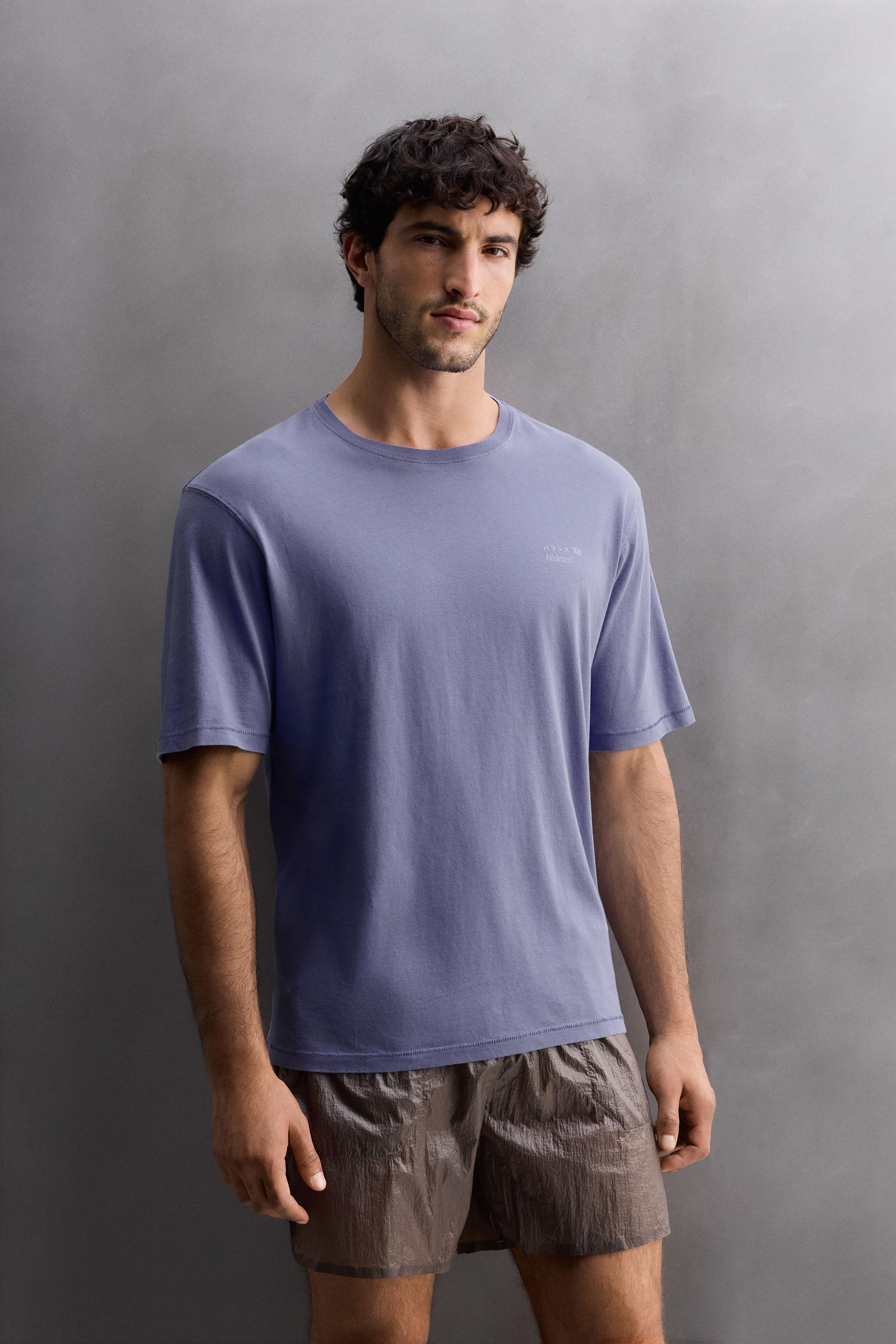 GRAPHIC PRINT T-SHIRT