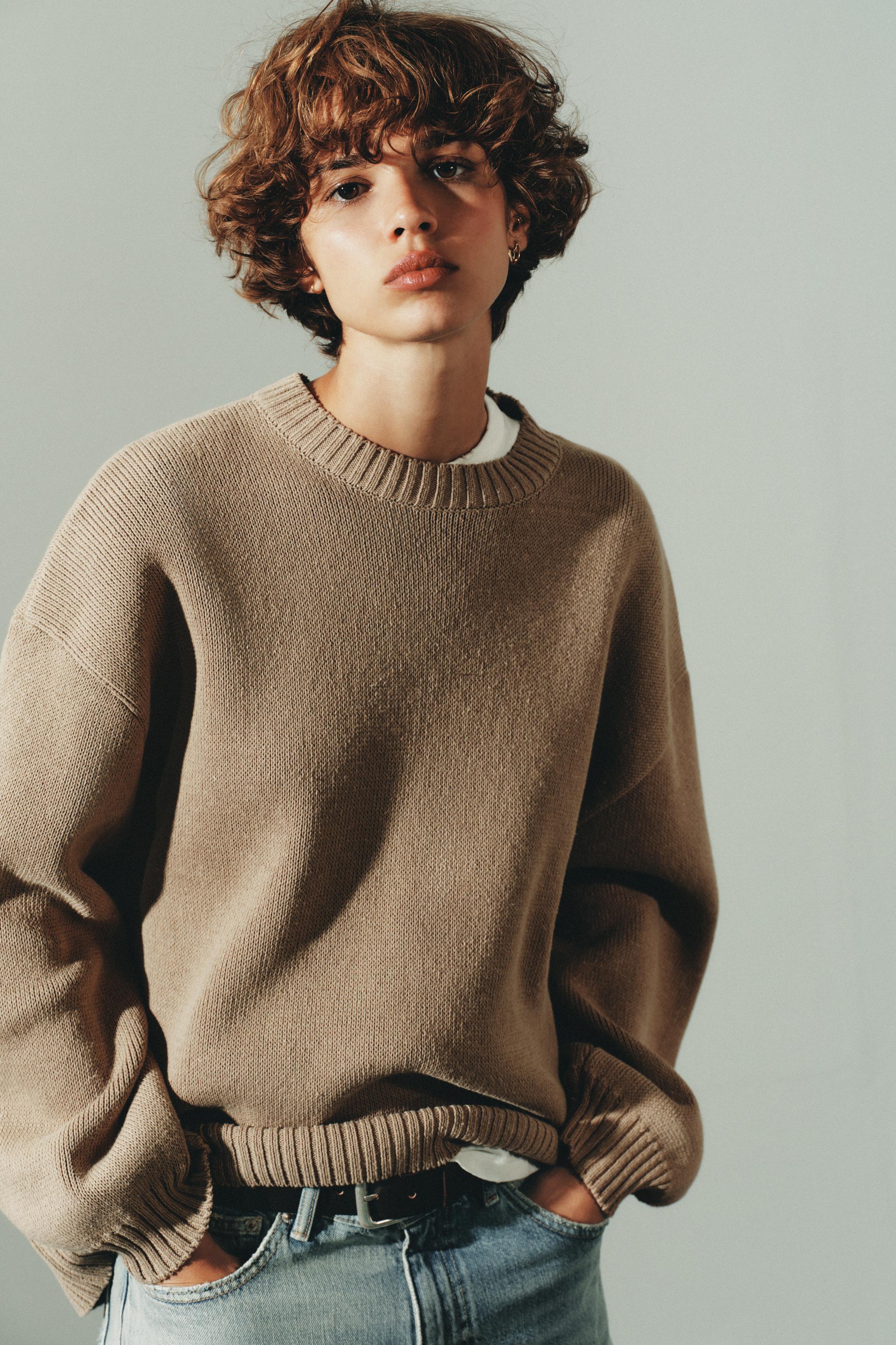 OVERSIZED KNIT SWEATER