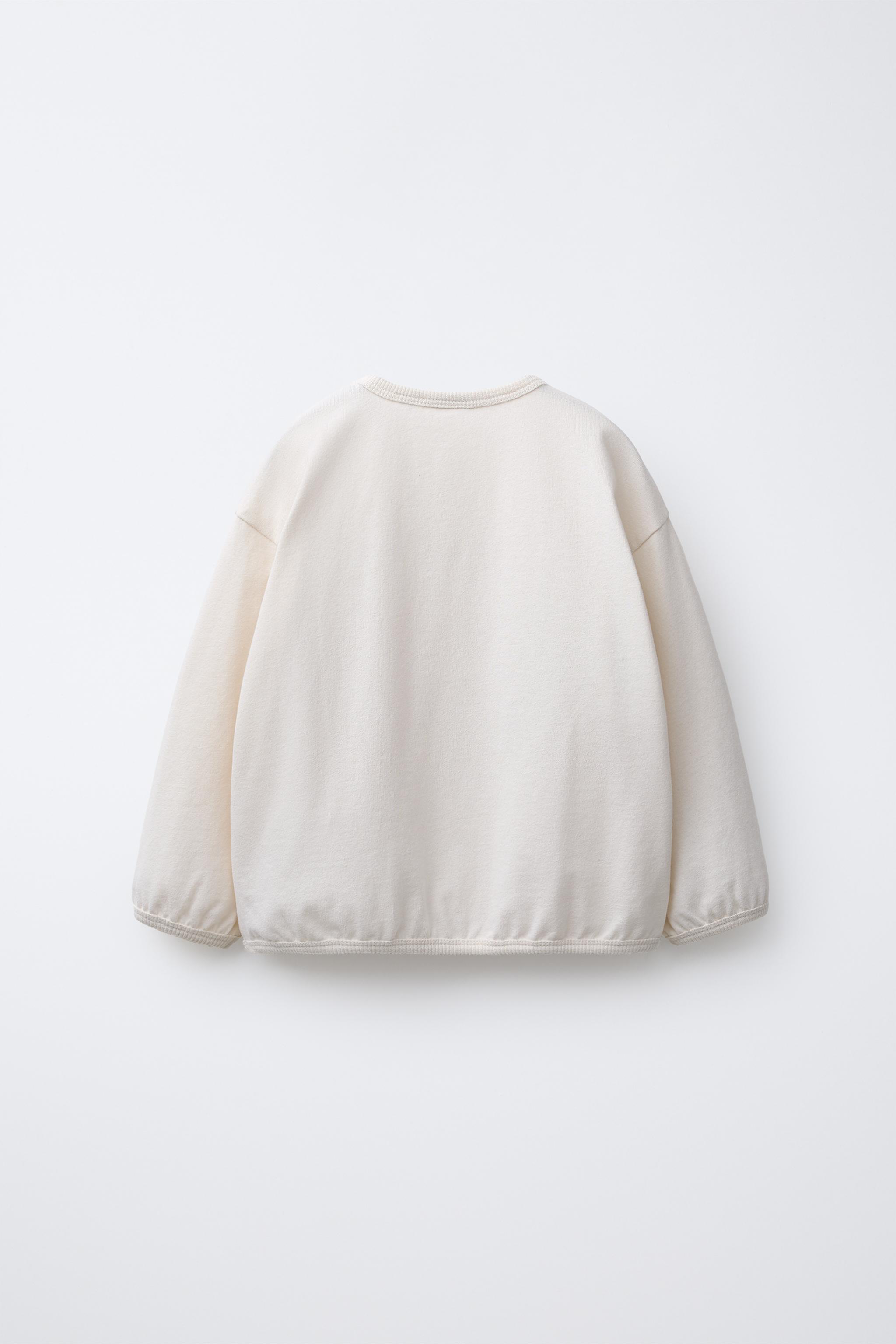 CONTRAST EMBROIDERY T-SHIRT