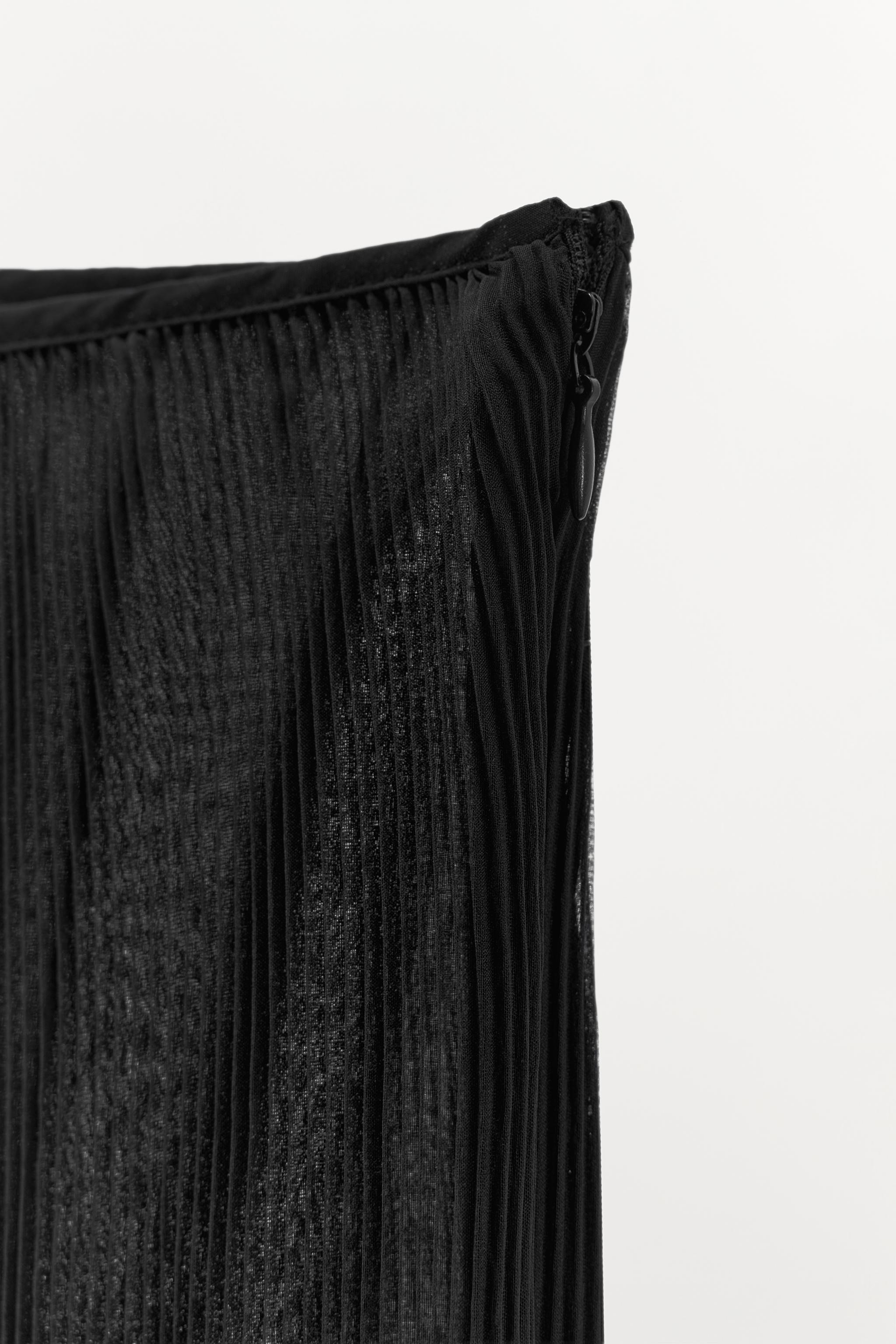 PLEATED LACE SKIRT