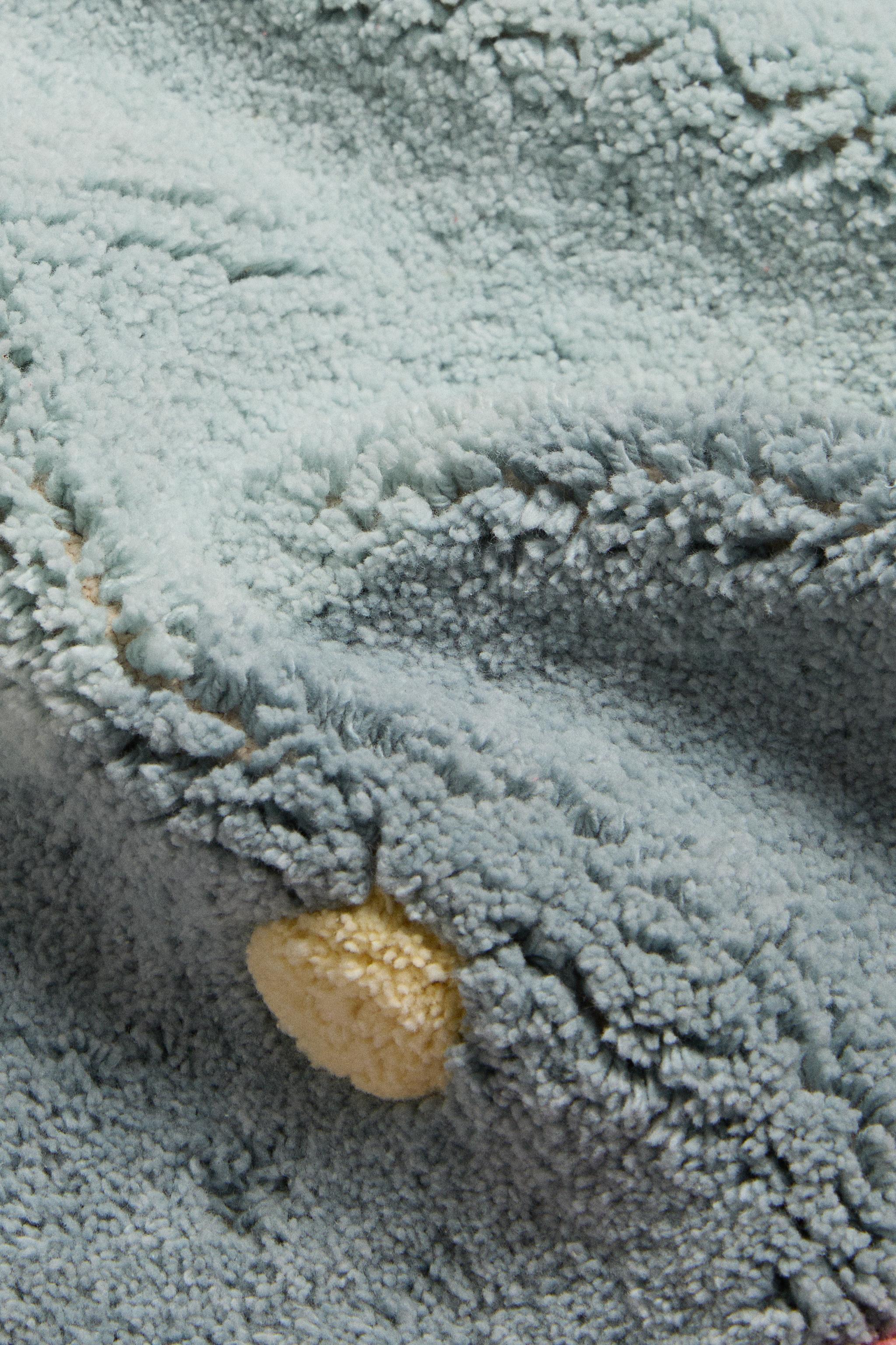 CHILDREN'S FLYING SAUCER BATH MAT