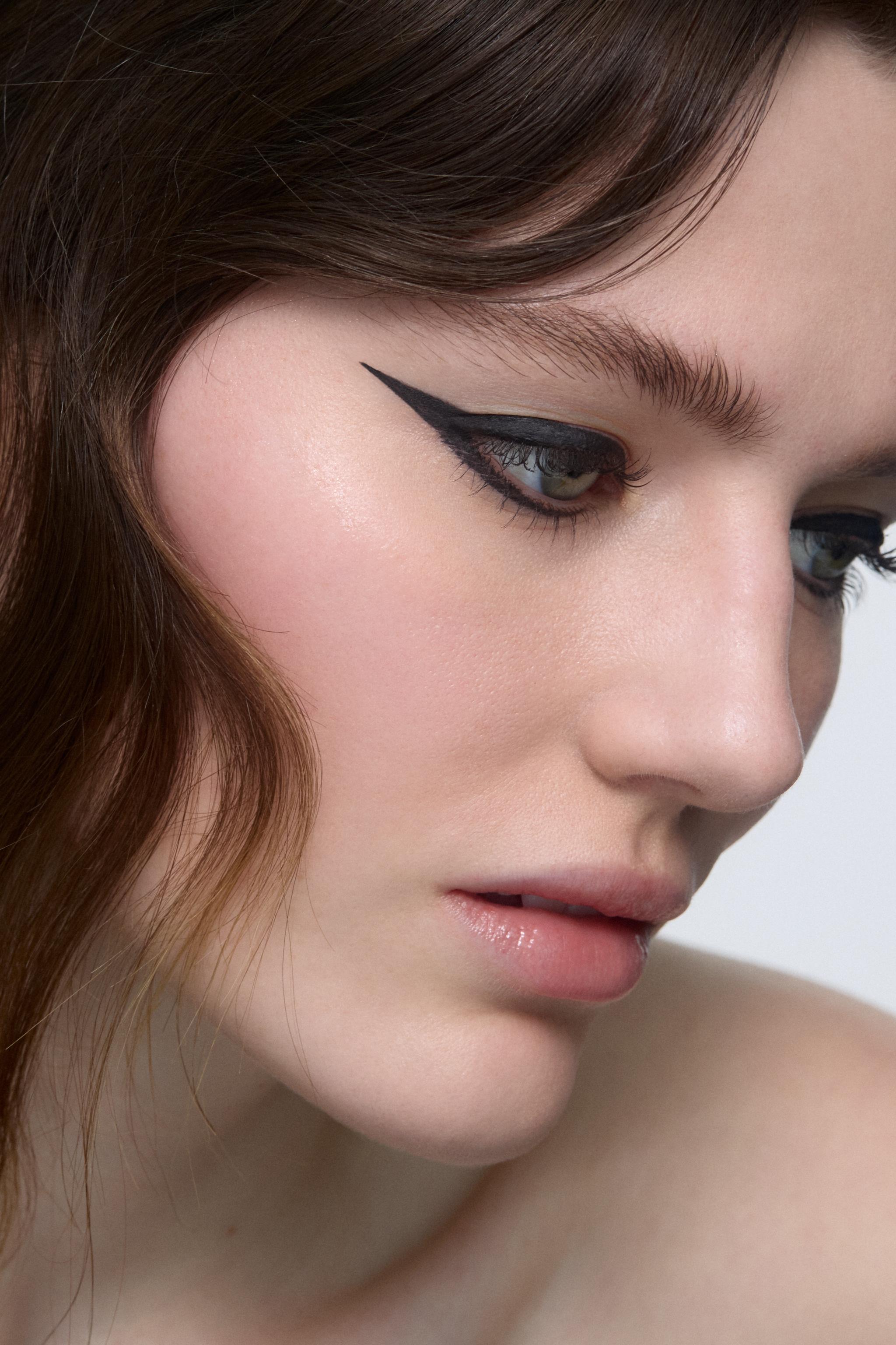 LIQUID EYELINER - PRECI-EYES