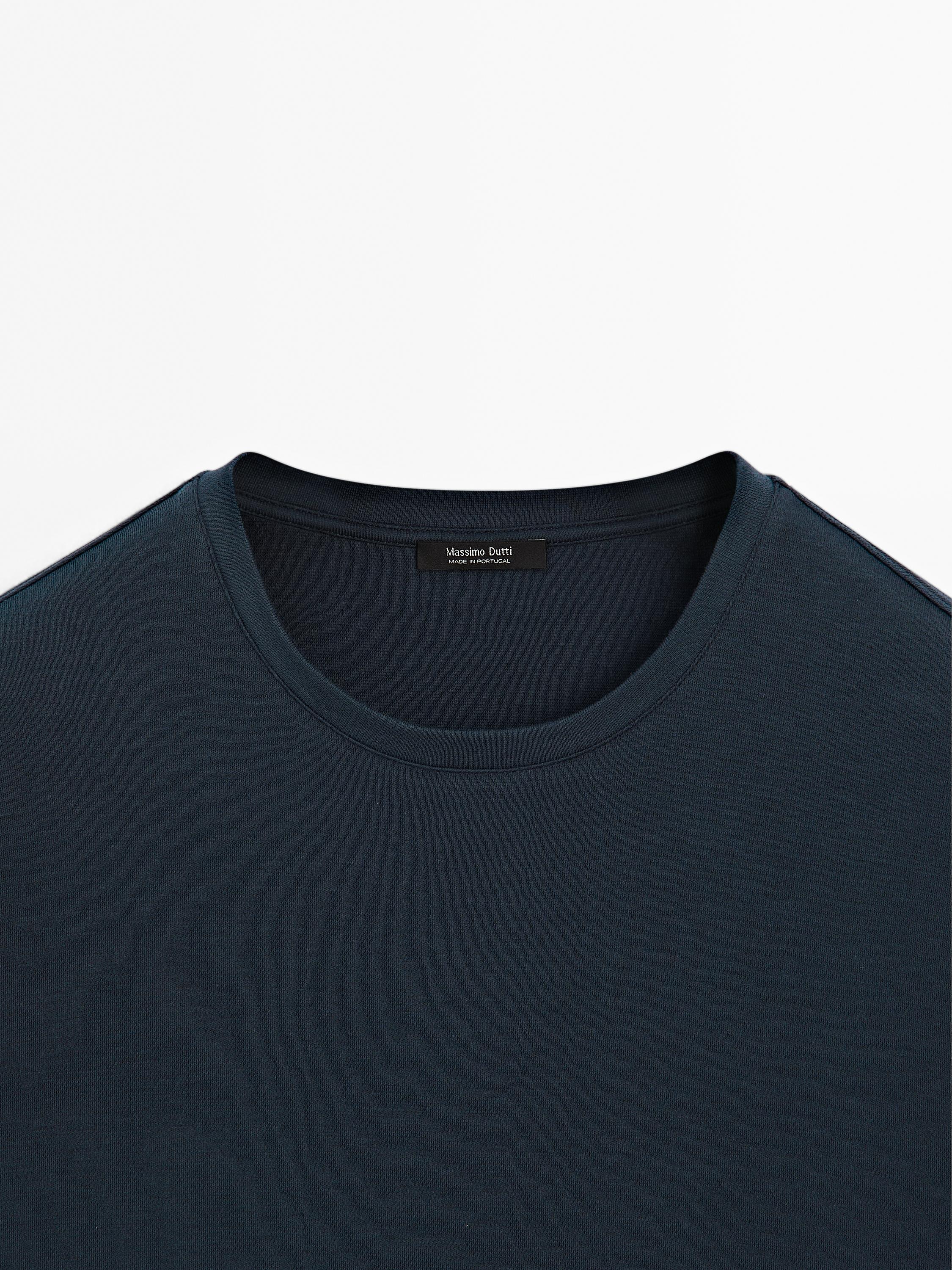 100% cotton T-shirt with ribbed trims