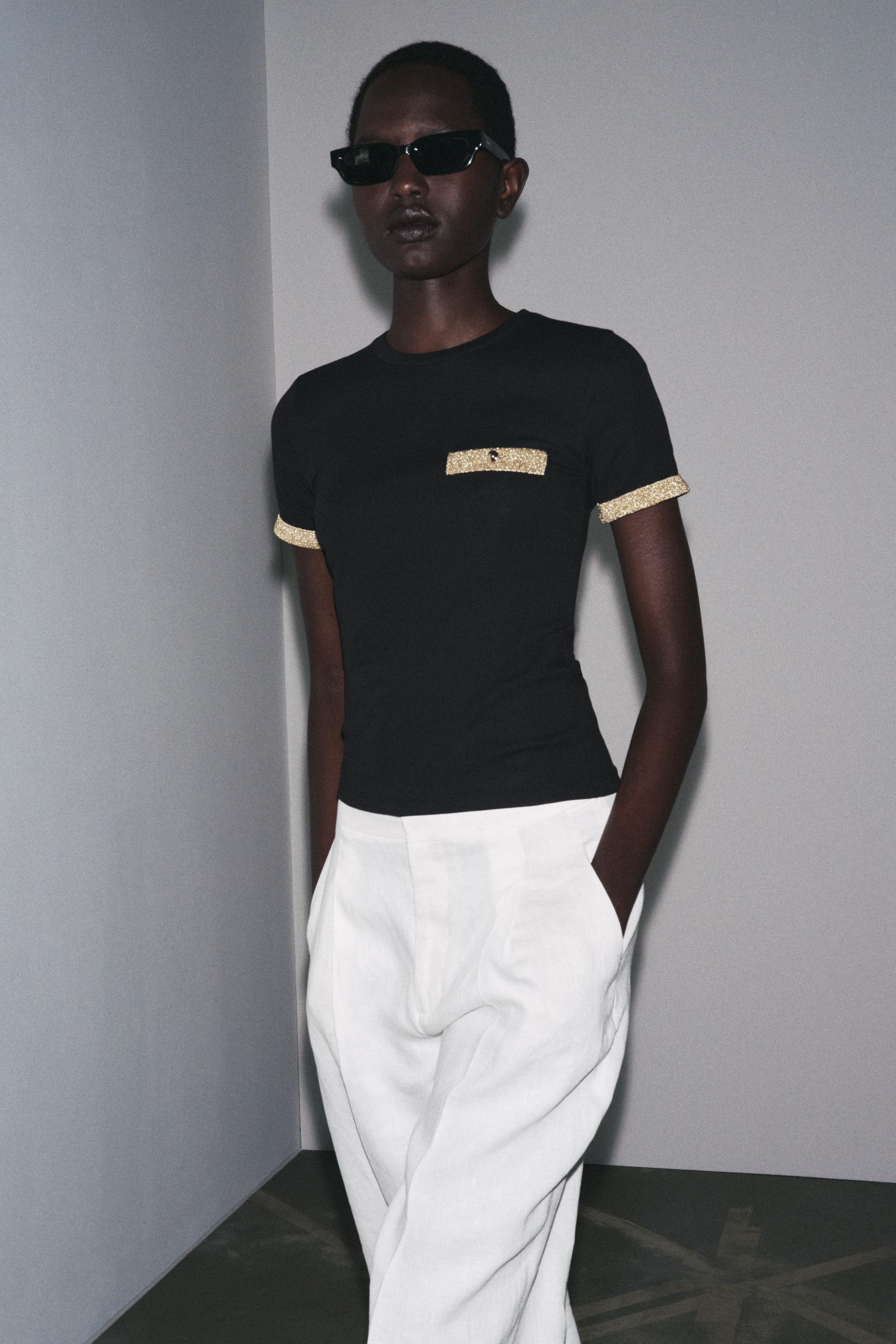 METALLIC THREAD T-SHIRT