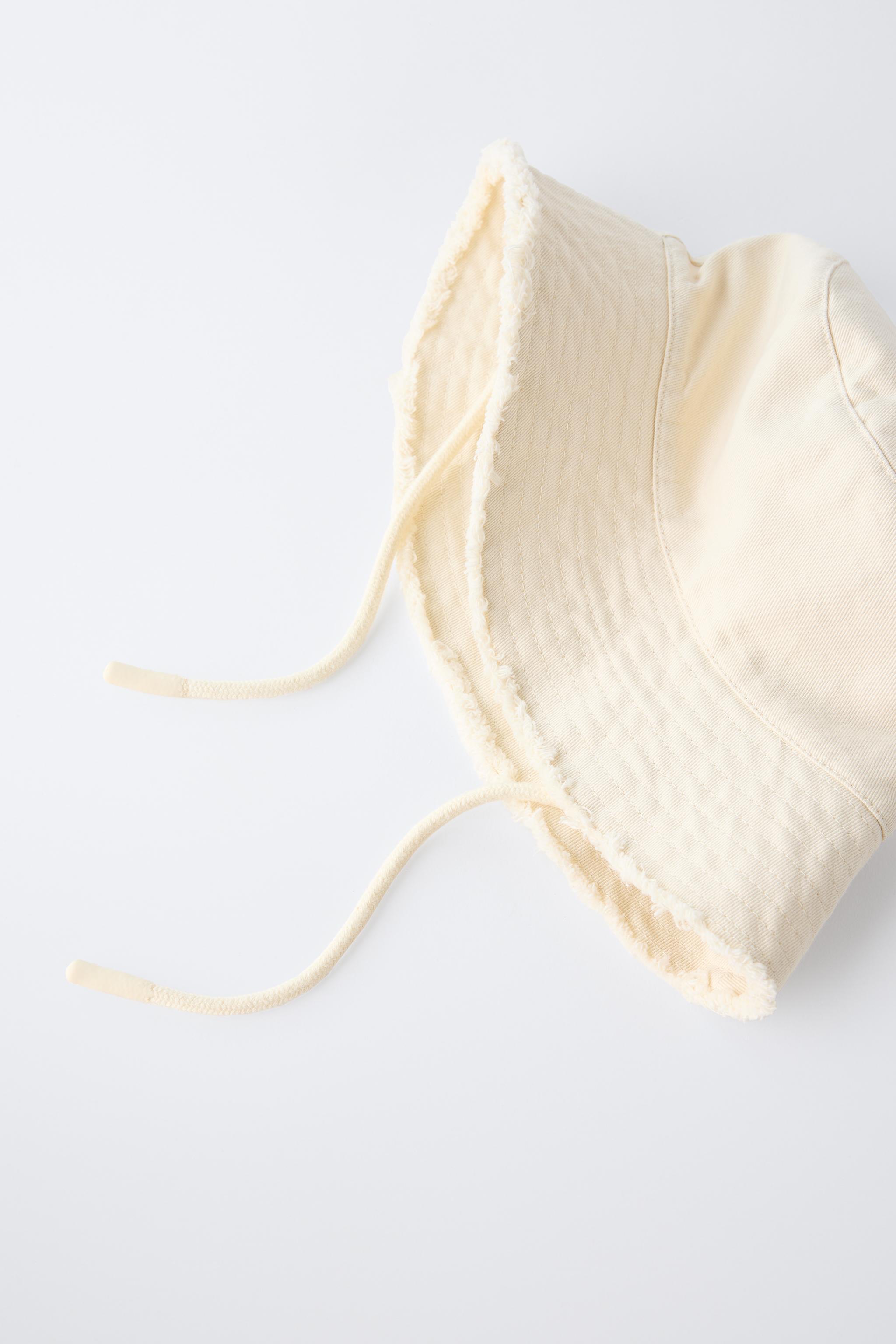 FRAYED BUCKET HAT
