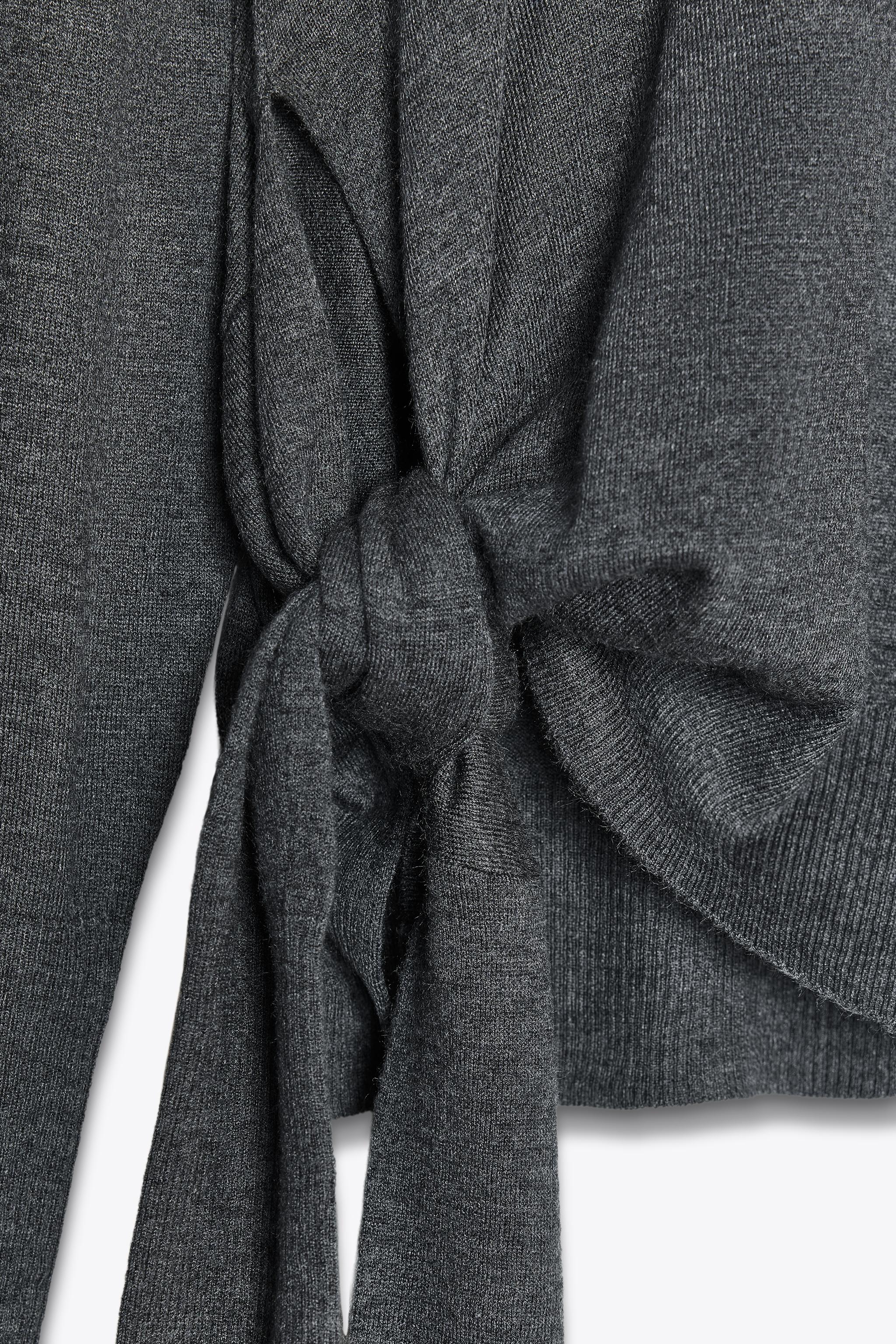 WOOL KNIT KNOT SWEATER