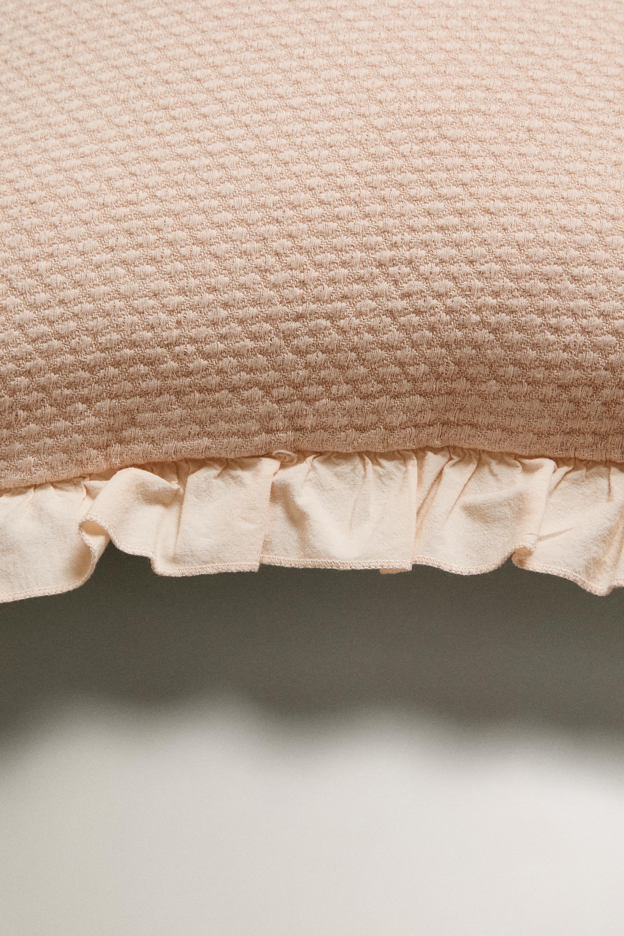 CHILDREN’S THROW PILLOW COVER WITH RUFFLES