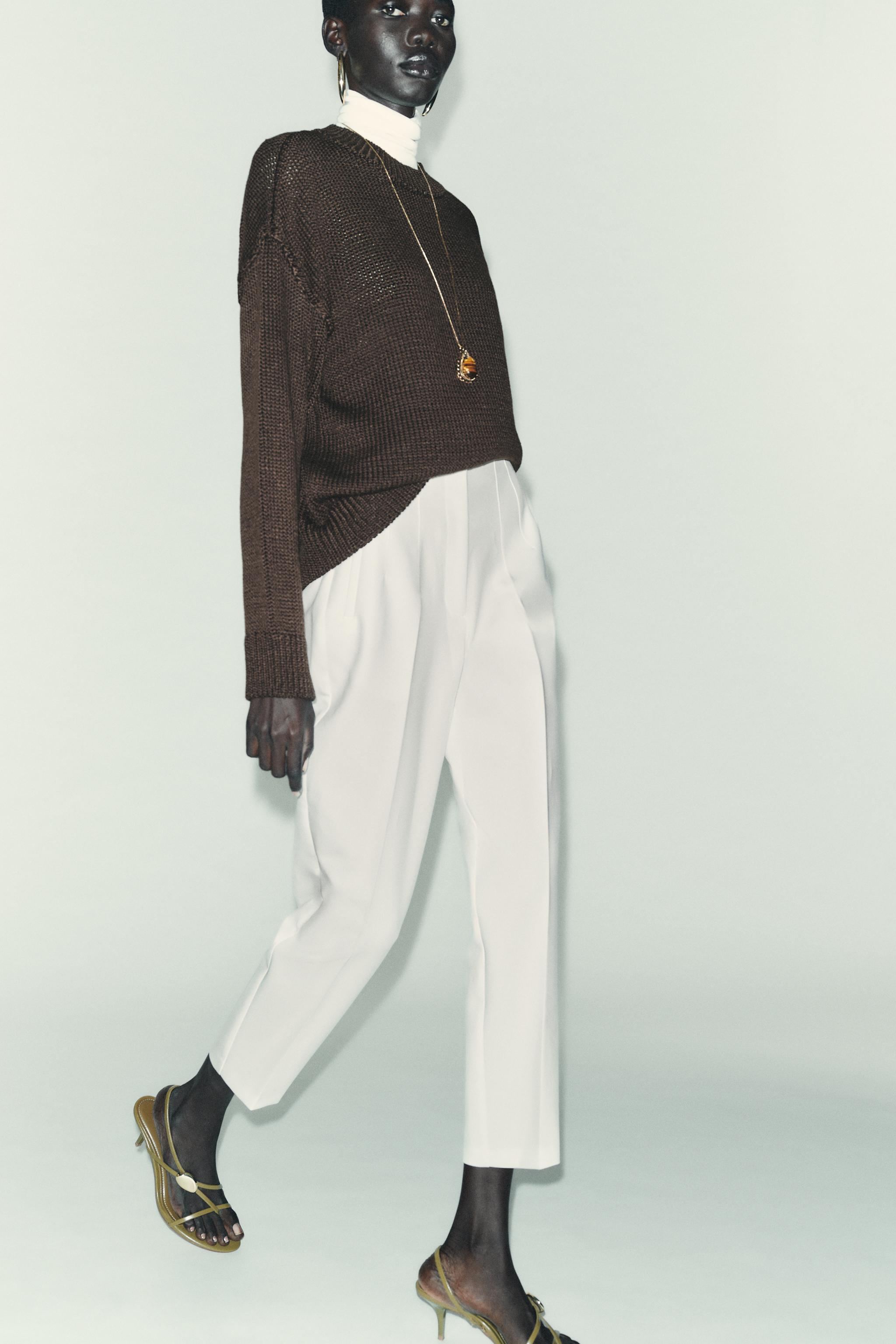 PANTS WITH A HIGH WAIST