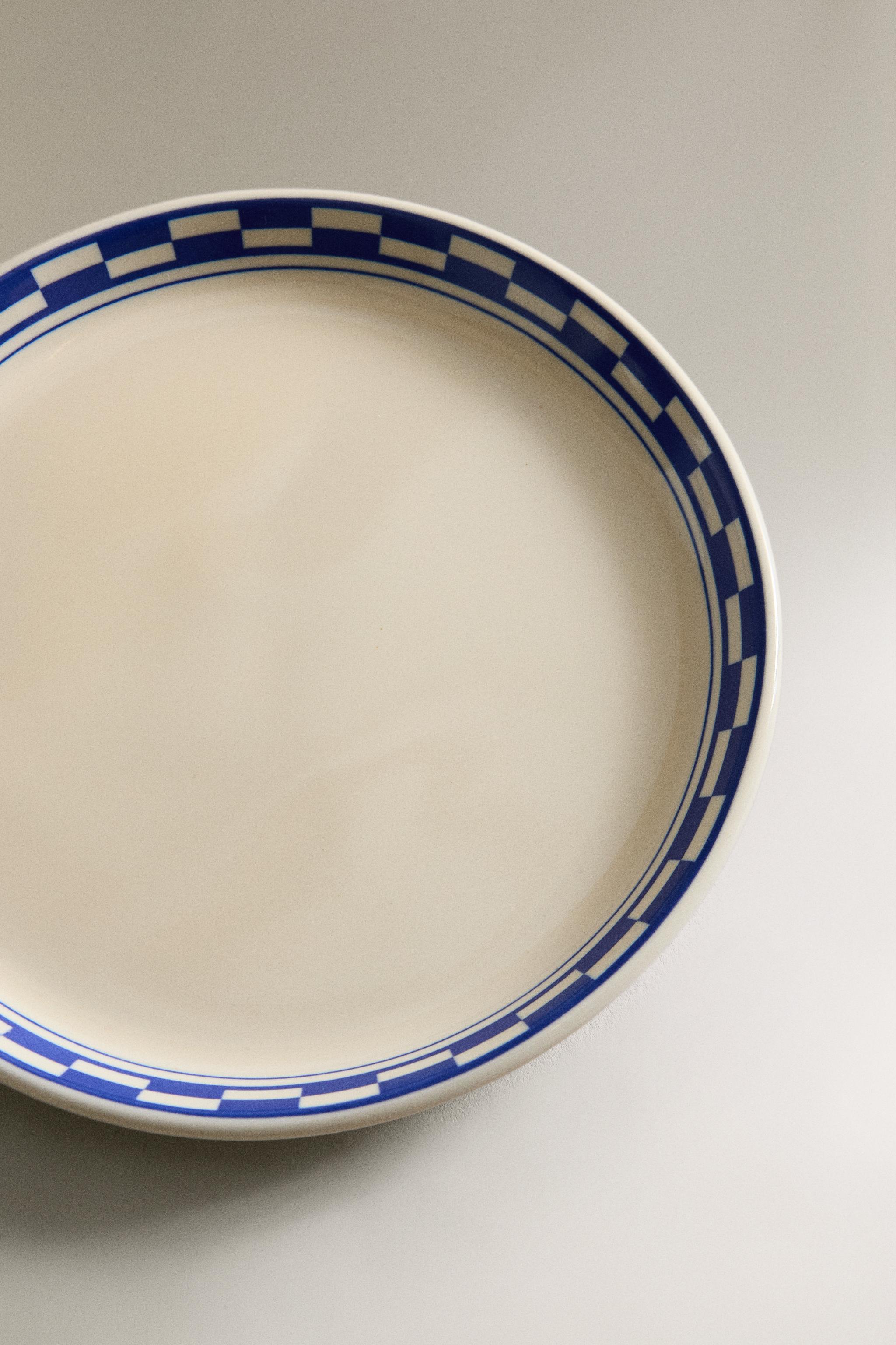 CERAMIC SIDE PLATE WITH CHECKED RIM
