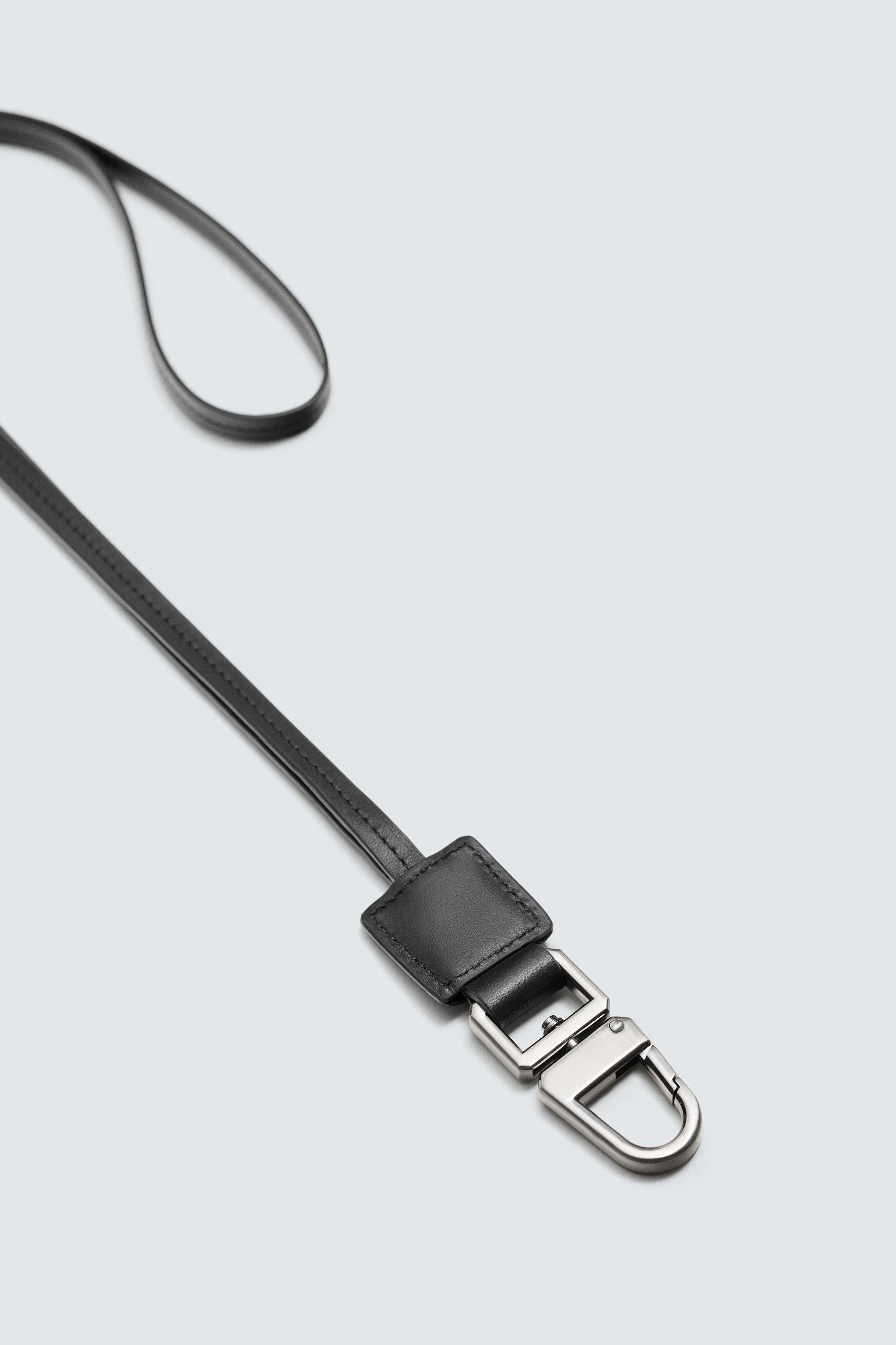 LEATHER PENDANT KEYCHAIN