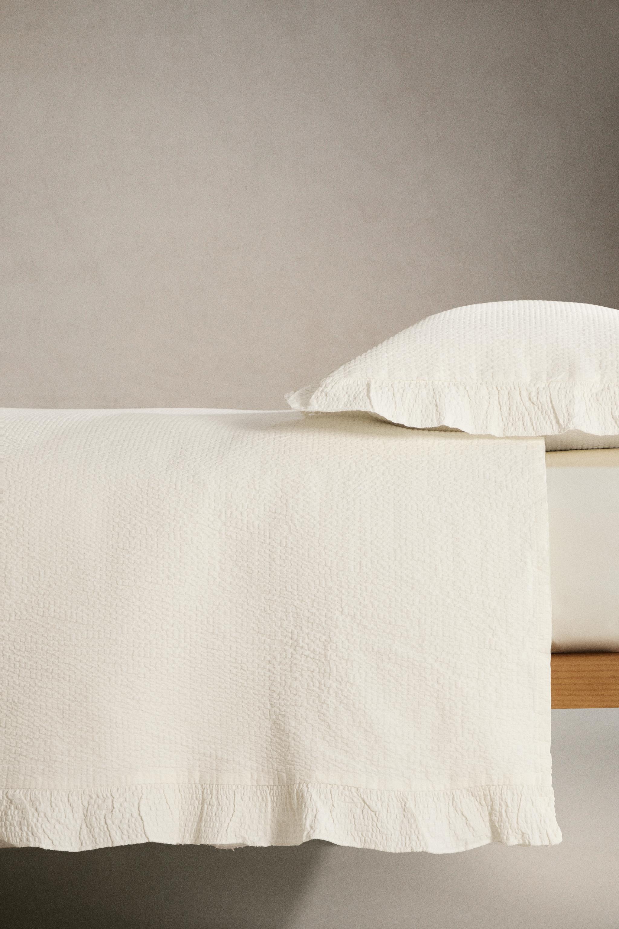 CHILDREN'S TEXTURED BEDSPREAD