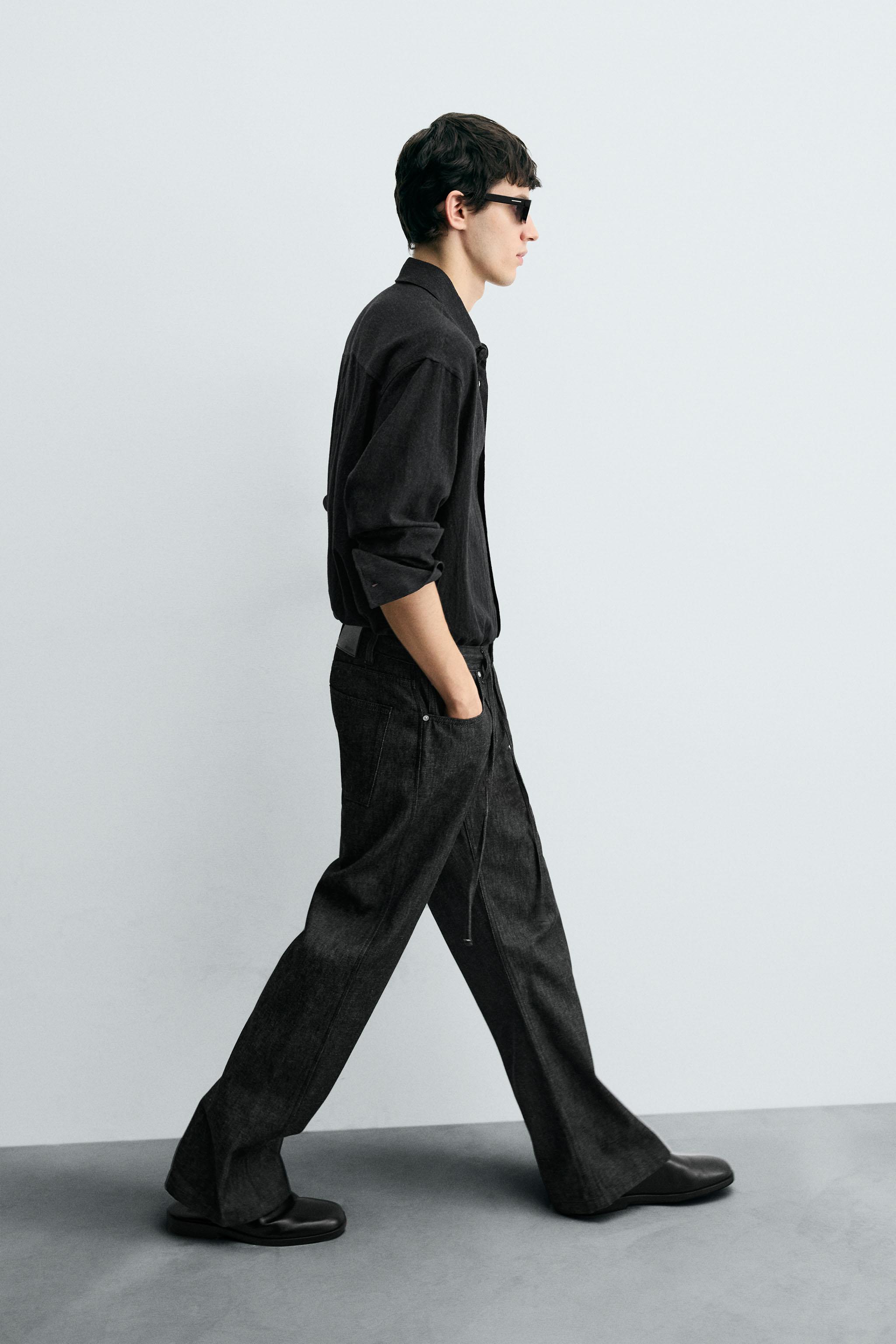 RELAXED FLARE FIT JEANS