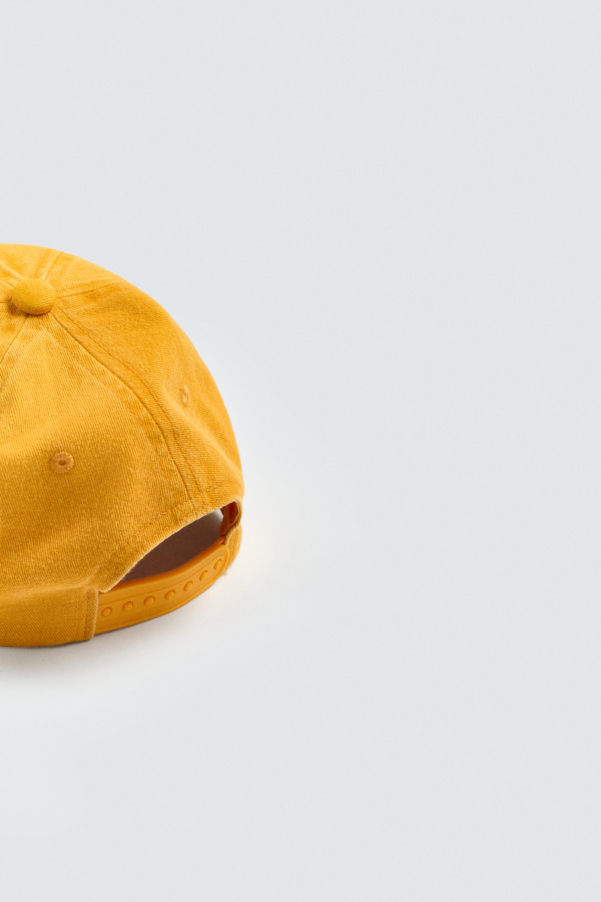 CONTRAST EMBROIDERY CAP