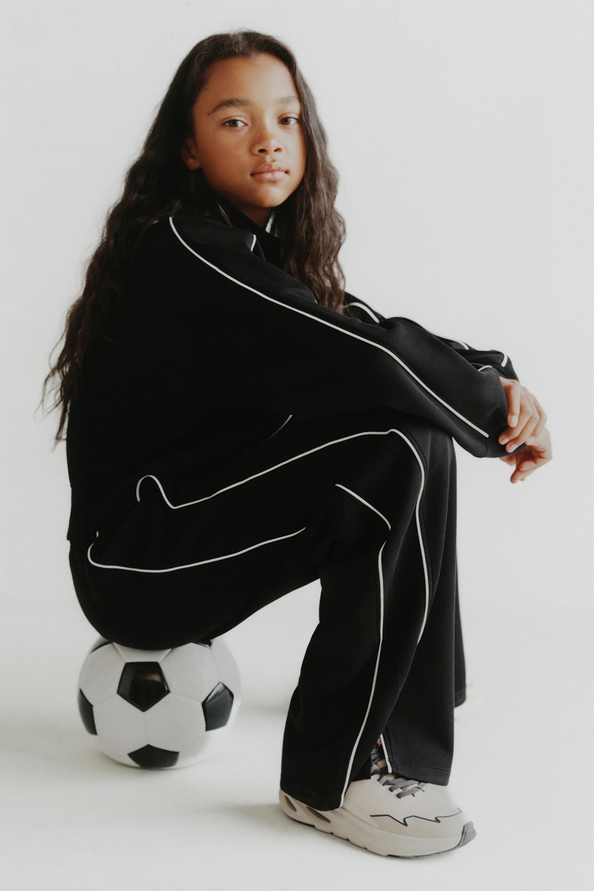 JACKET WITH CONTRAST PIPING DETAIL