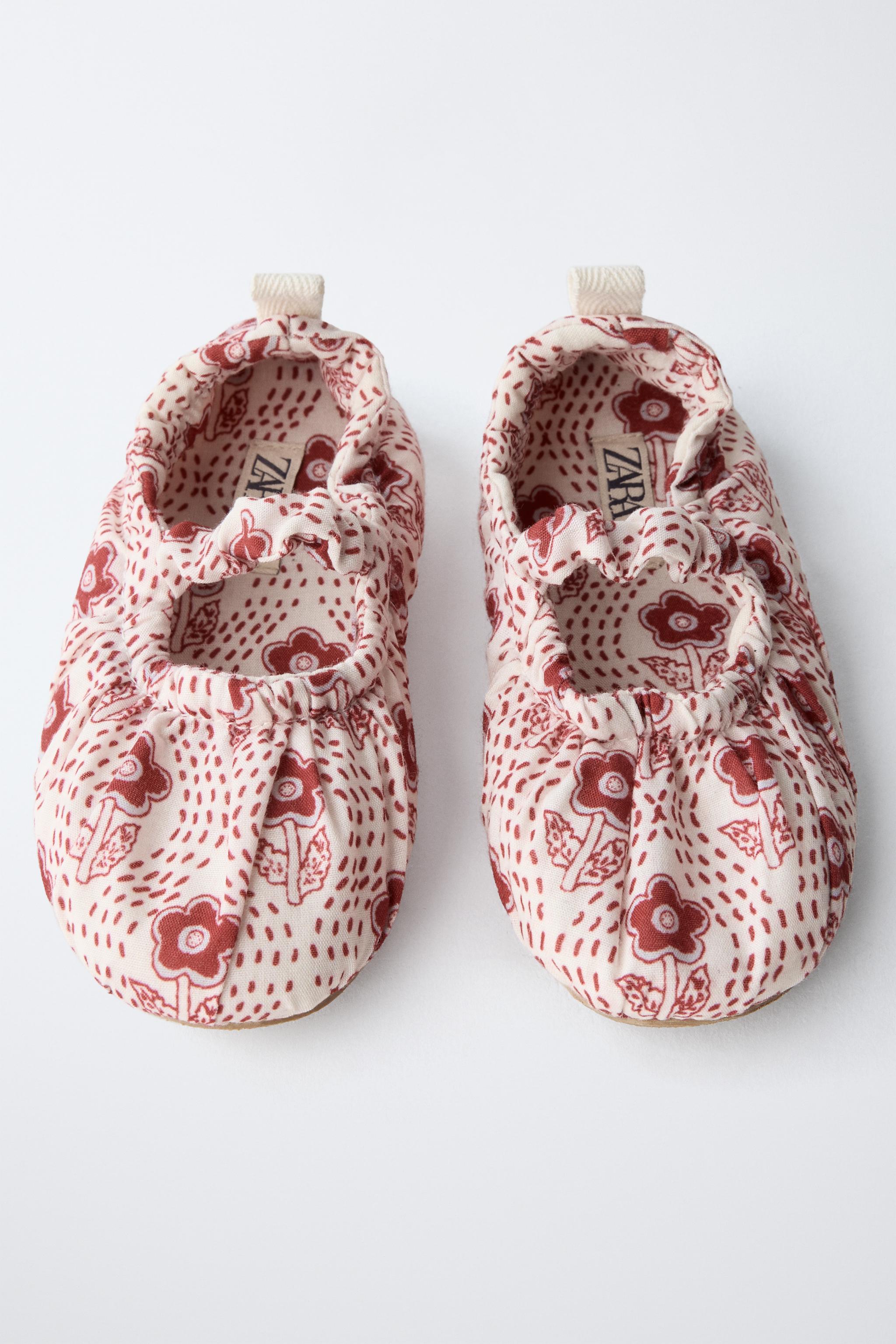 BALLET FLATS WITH DETAIL