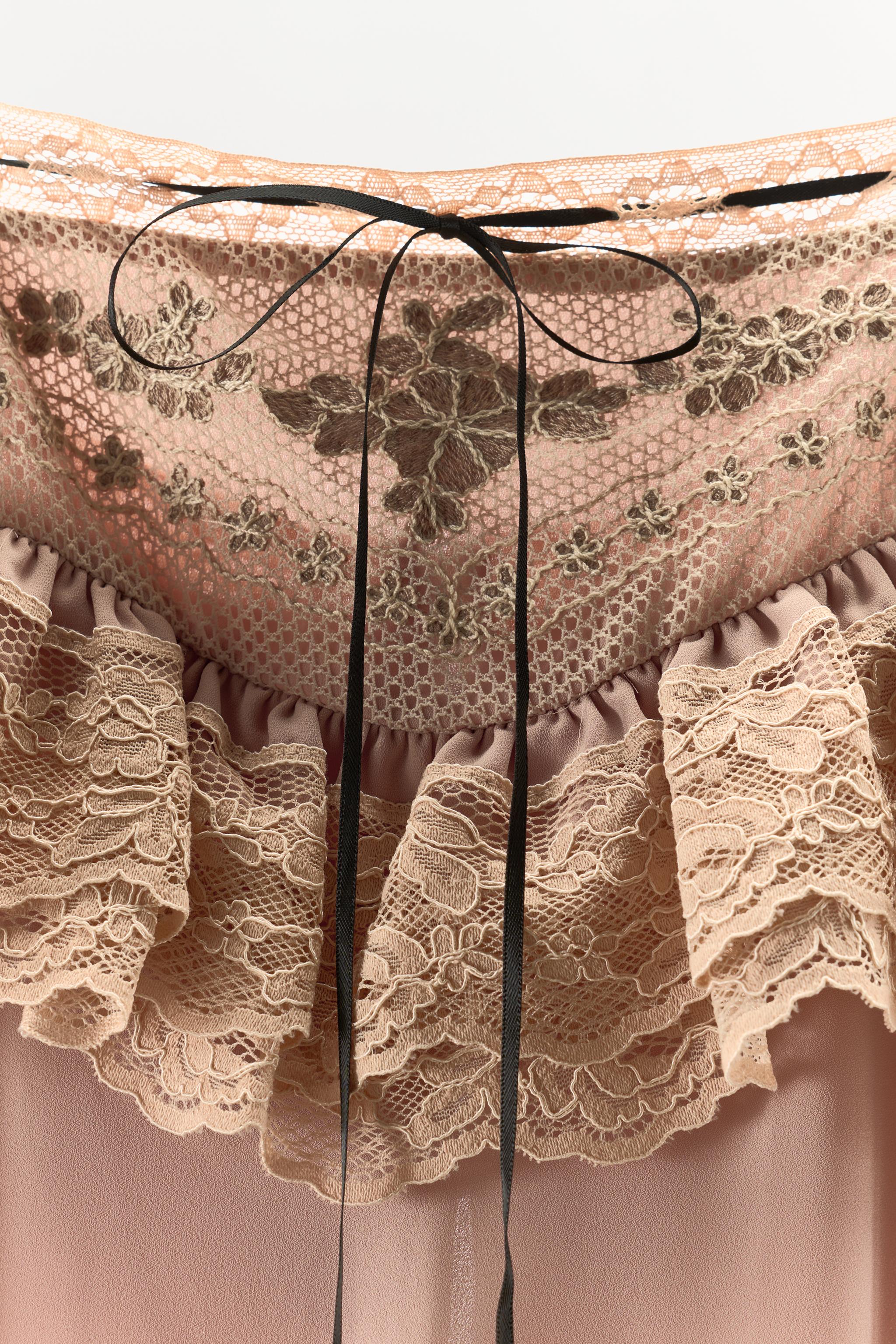 EMBROIDERED DRESS WITH CONTRAST BOW