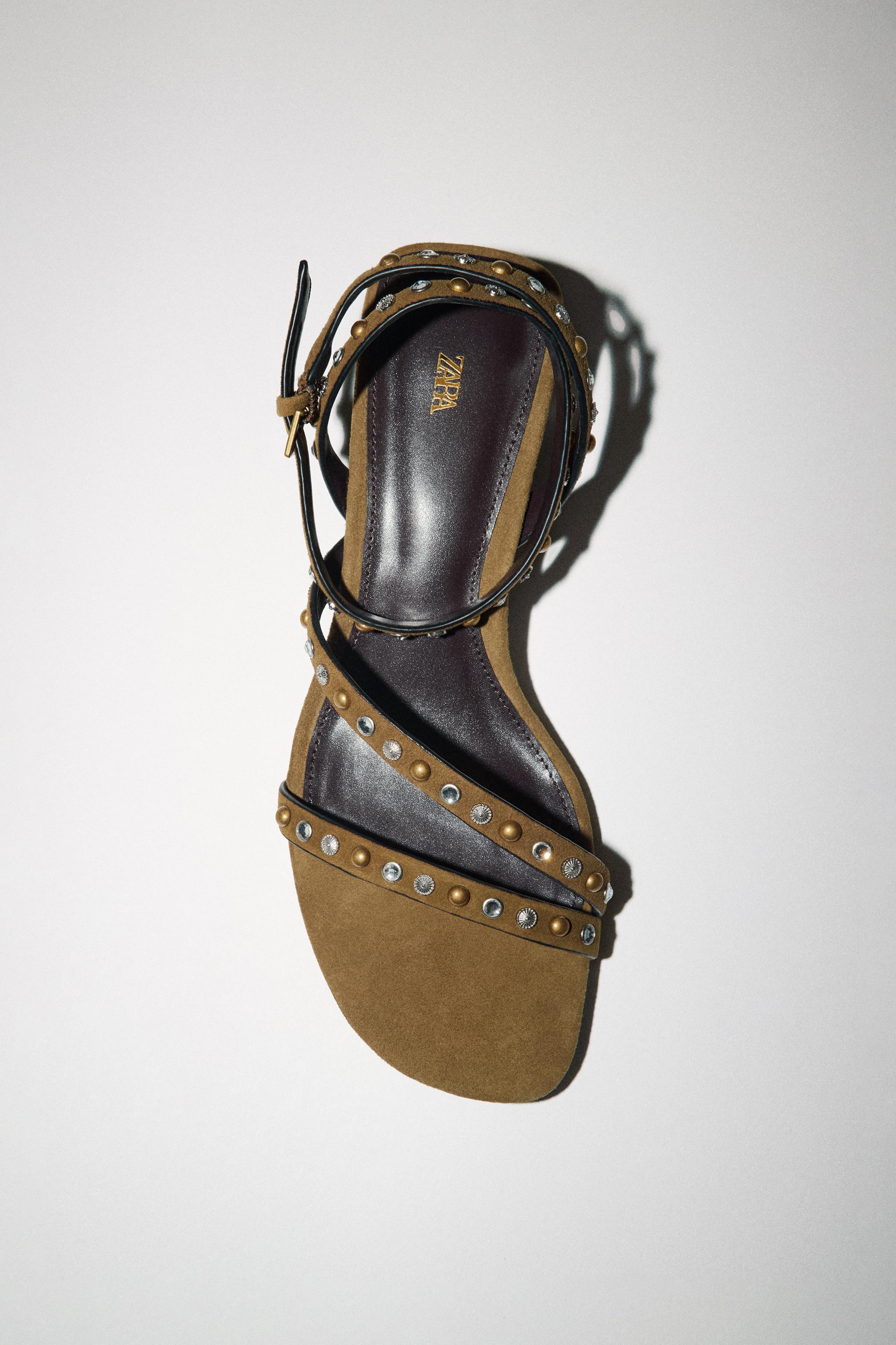 SPLIT LEATHER STUDDED KITTEN SANDAL