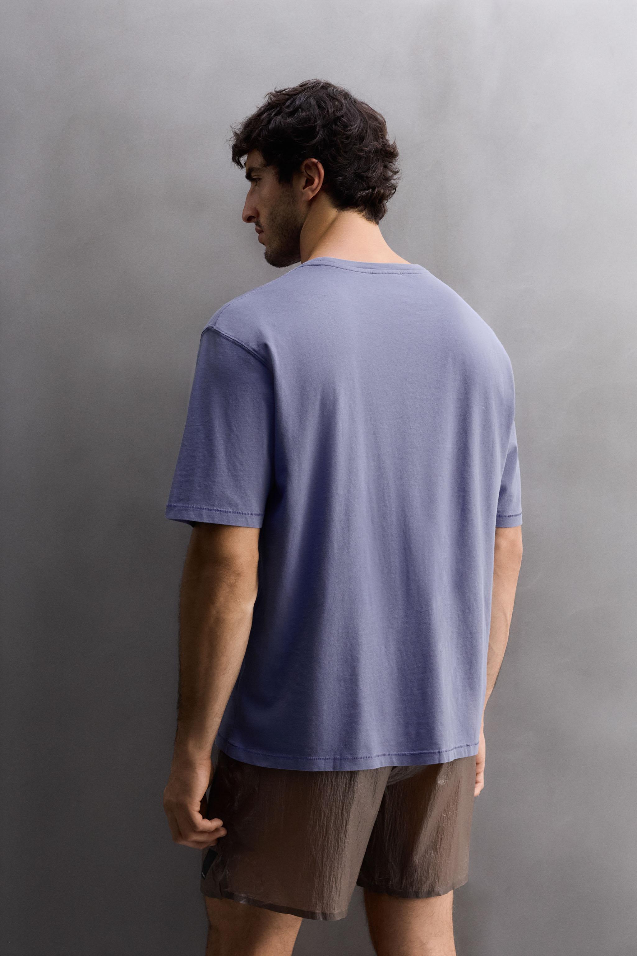 GRAPHIC PRINT T-SHIRT