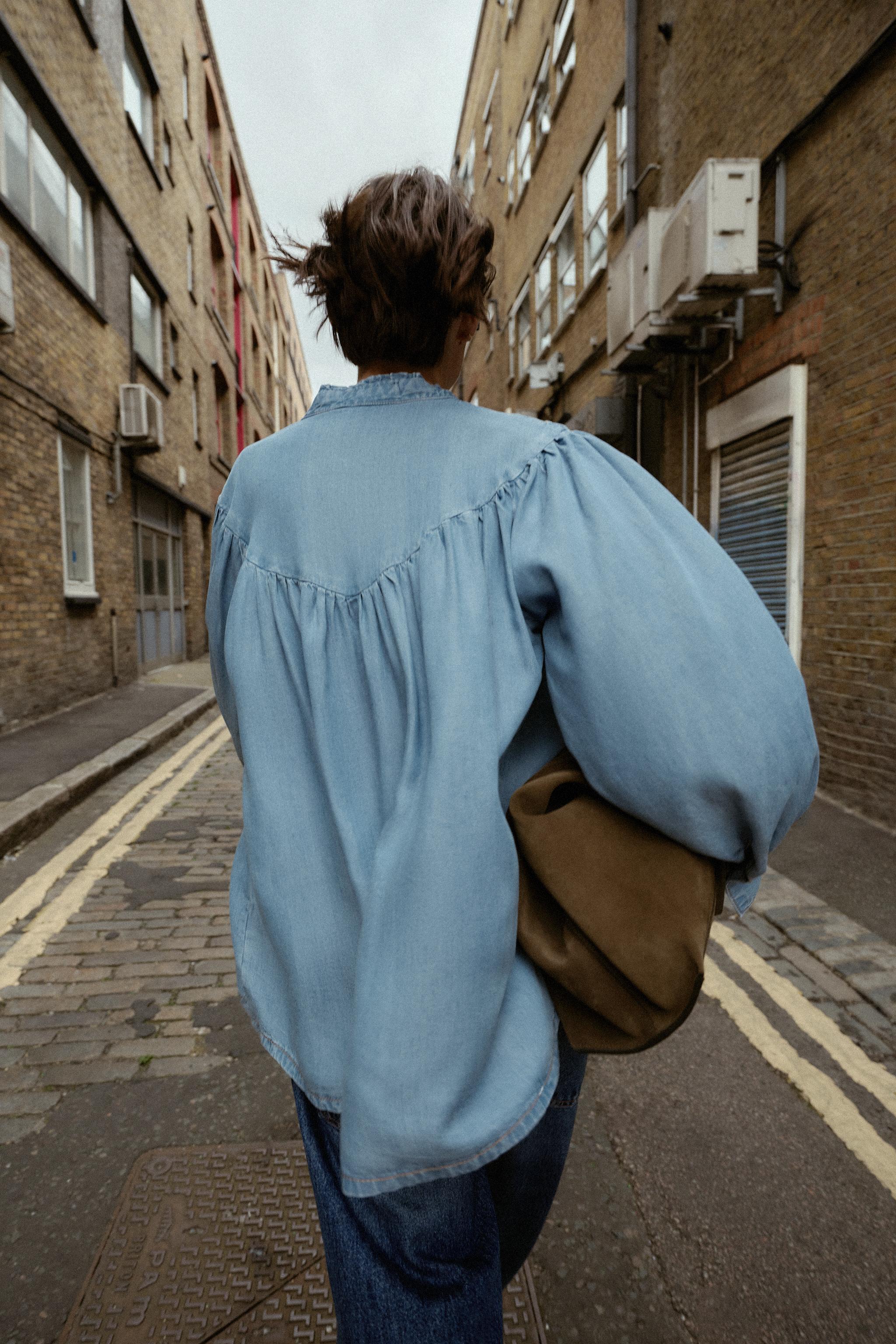 OVERSIZED FLOWY DENIM SHIRT