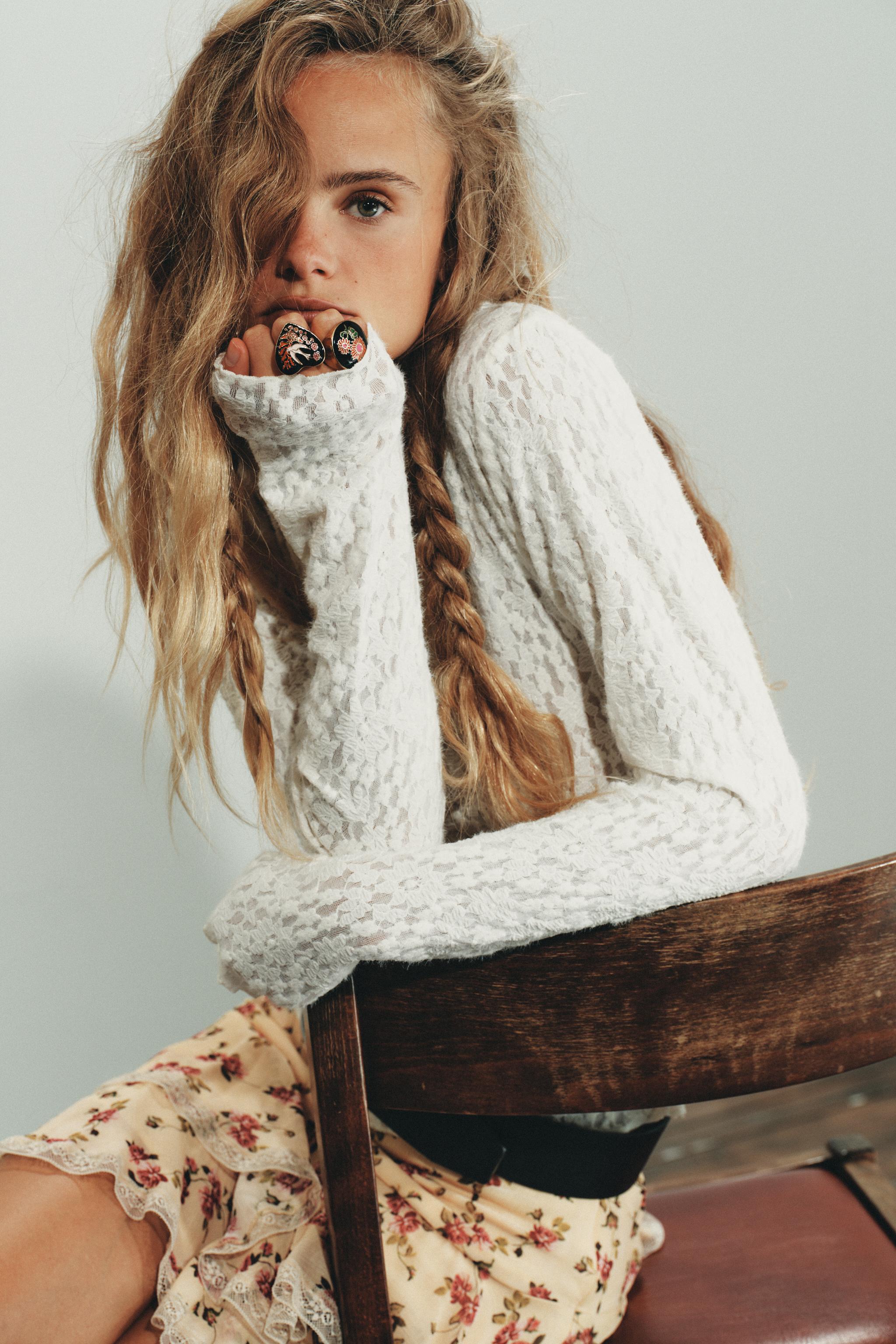 2-PACK OF RESIN SHAPE RINGS