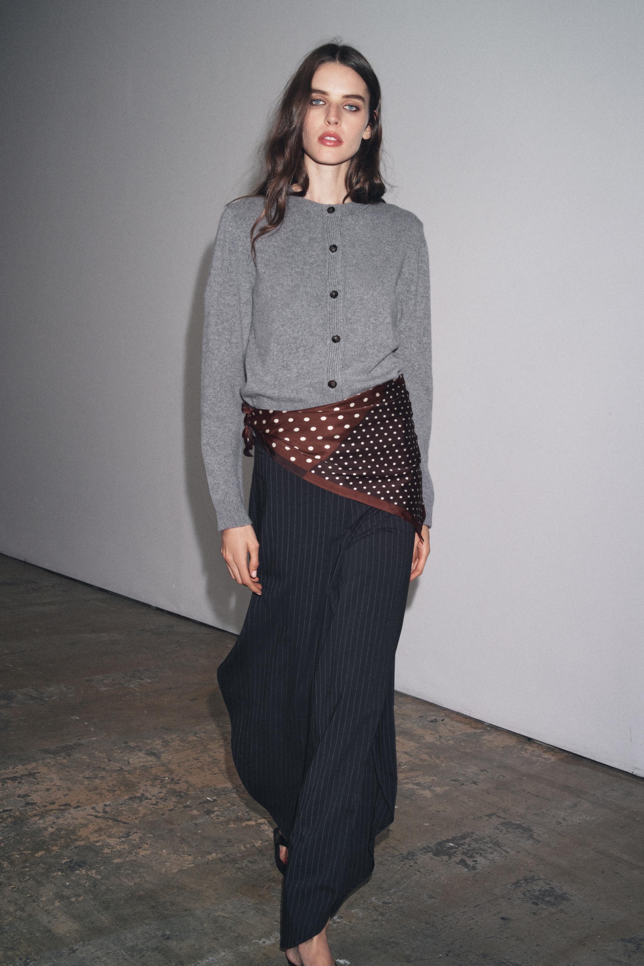 CASHMERE AND WOOL BASIC CARDIGAN