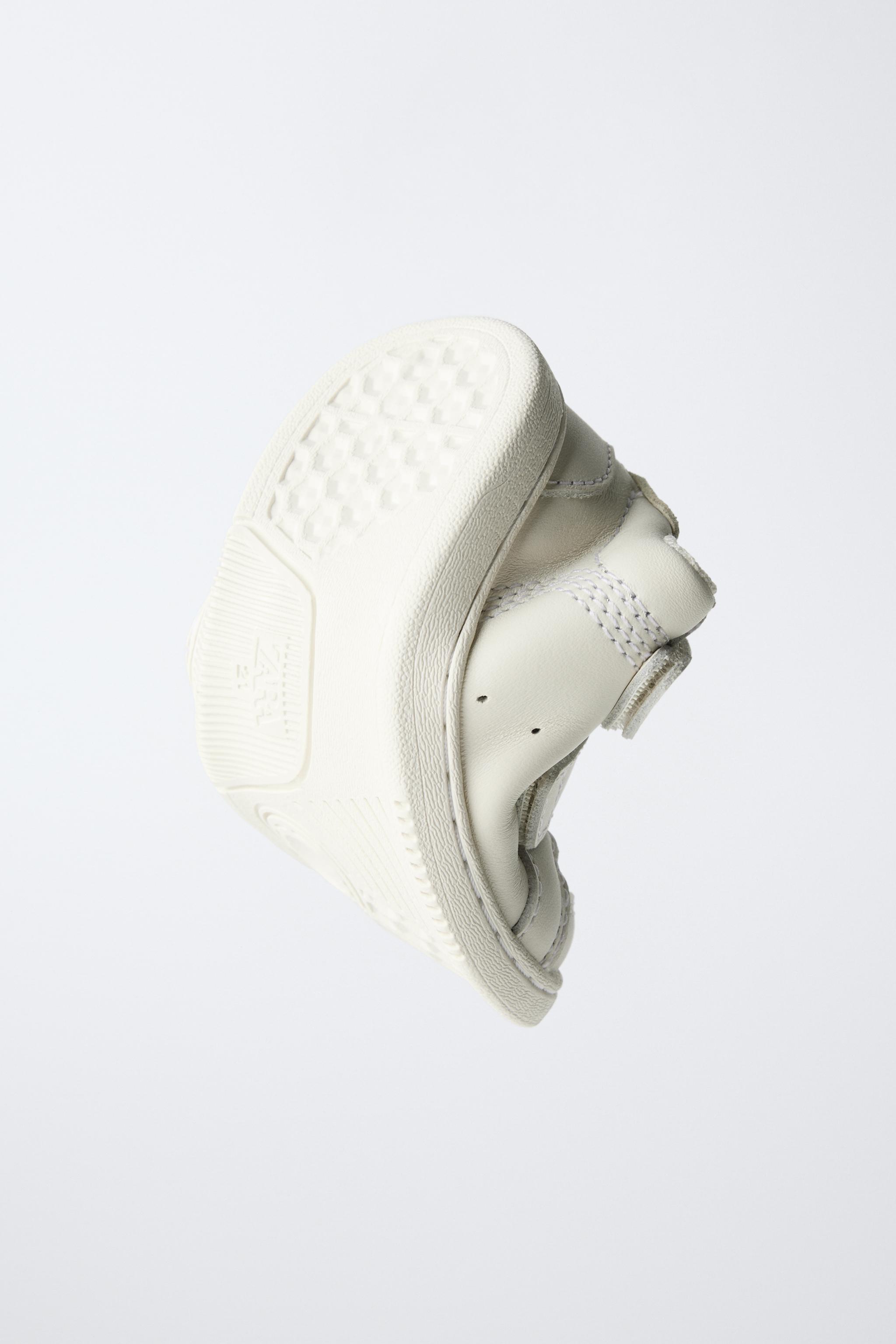 BAREFOOT LEATHER STRAP SNEAKERS