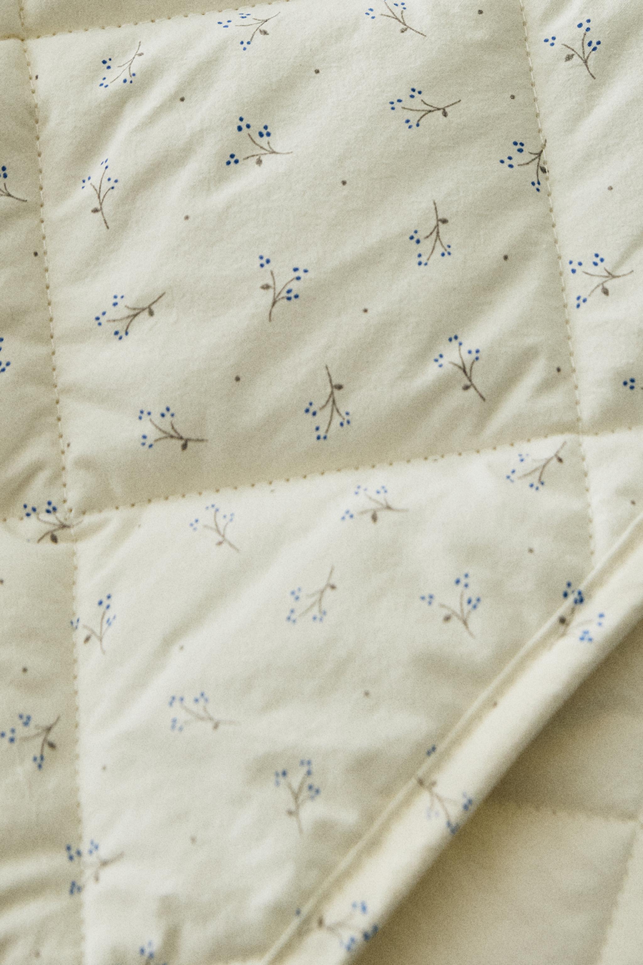 CHILDREN'S FLORAL PRINT QUILT