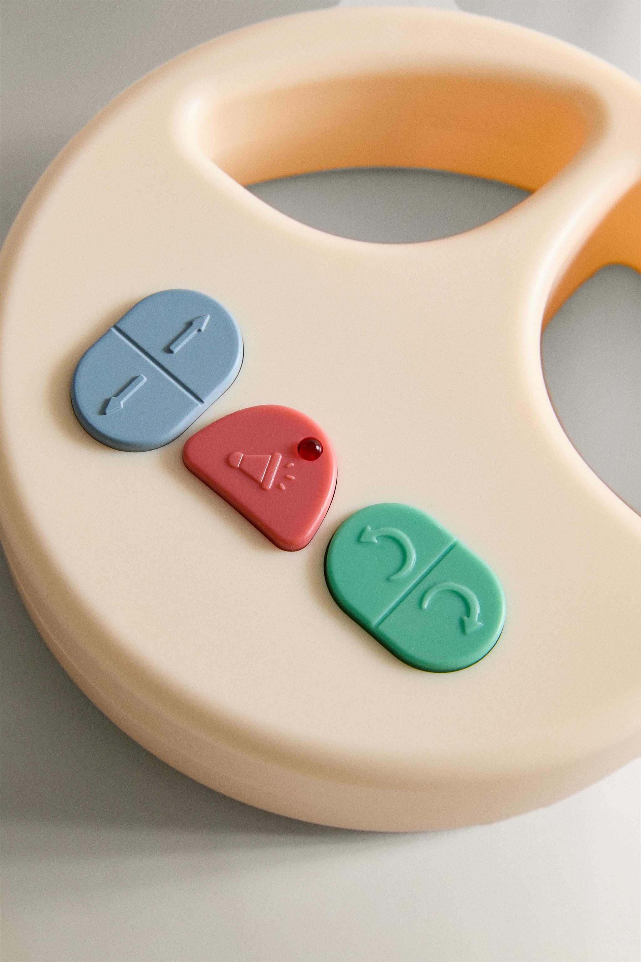 CHILDREN'S REMOTE CONTROL CAR TOY