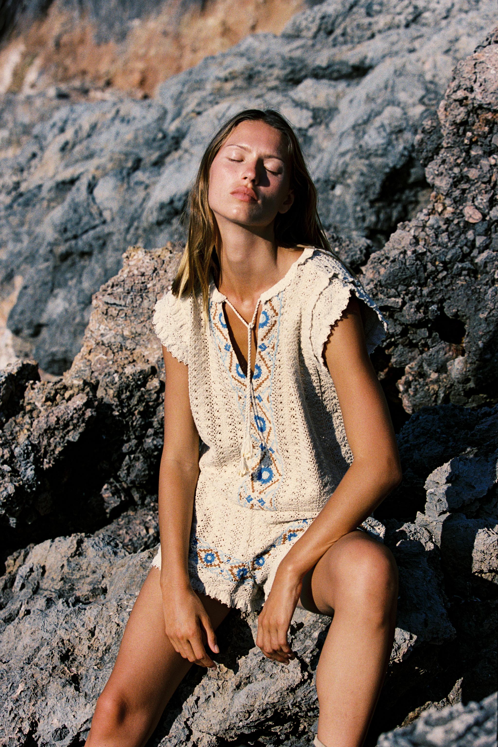 EMBROIDERED CROCHET SHORTS