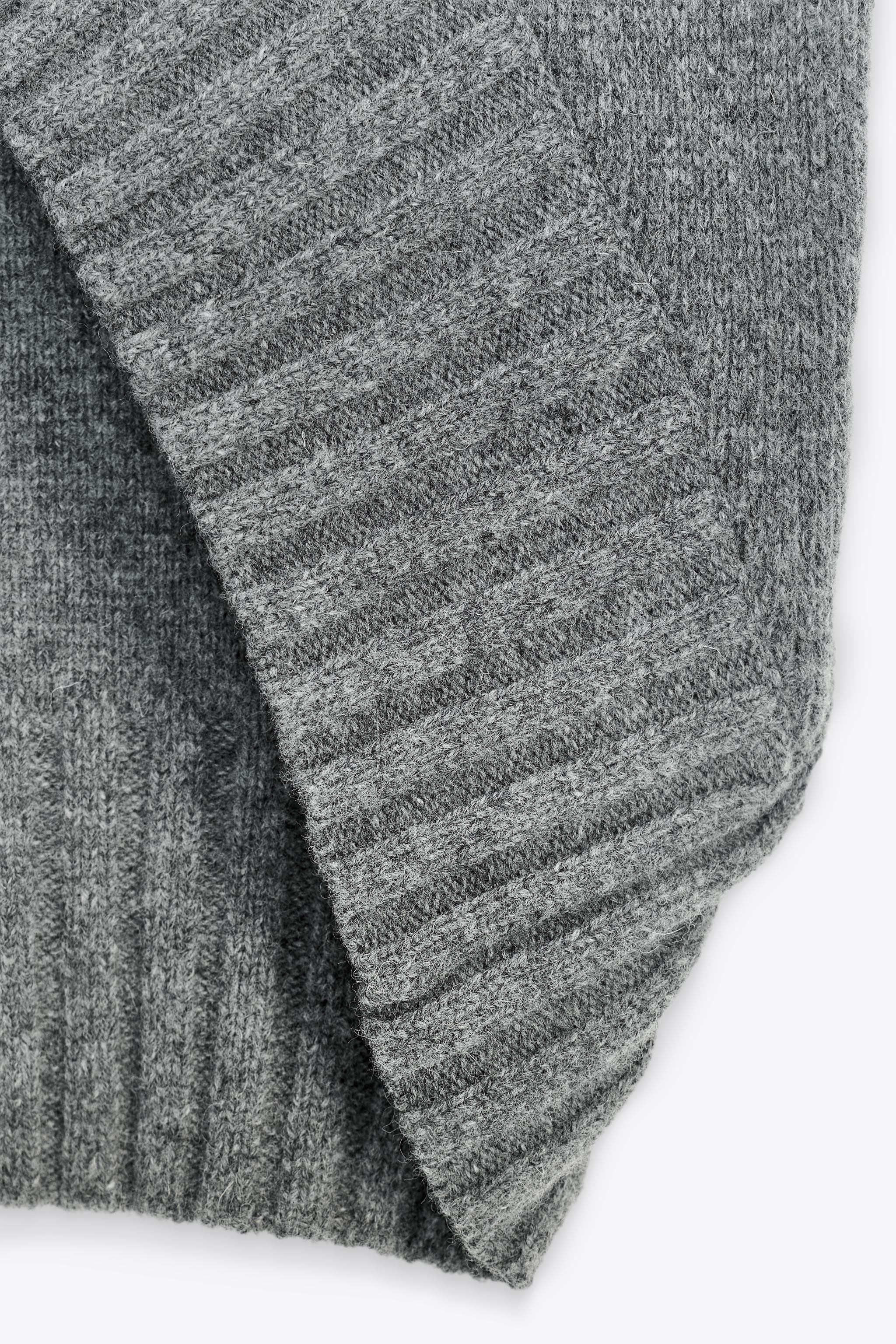 OVERSIZED WOOL KNIT VEST