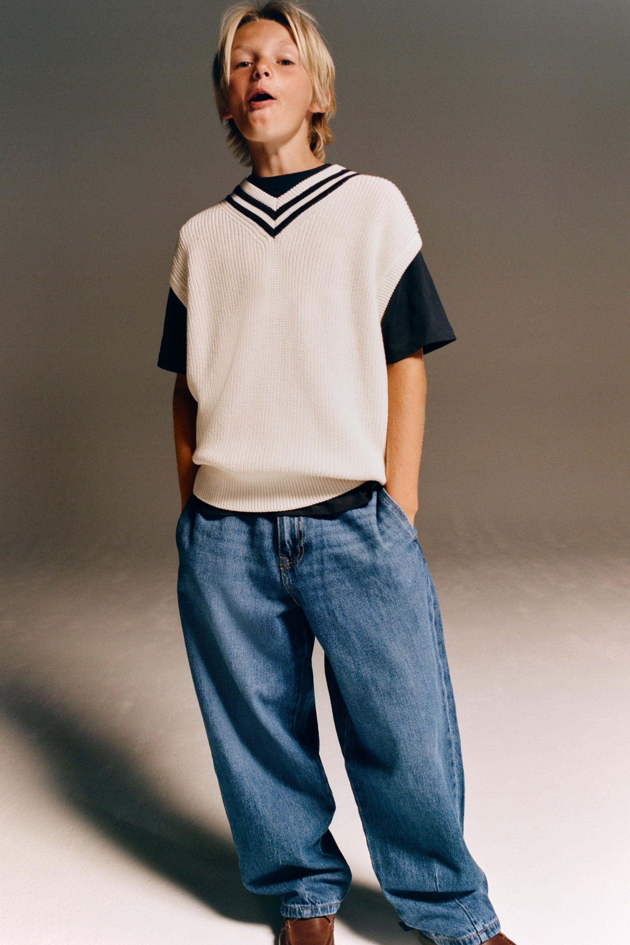 VARSITY CONTRAST KNIT VEST