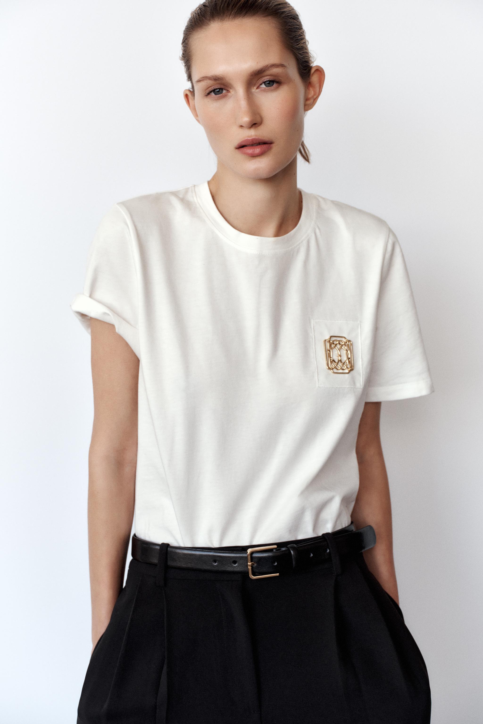 BROOCH T-SHIRT