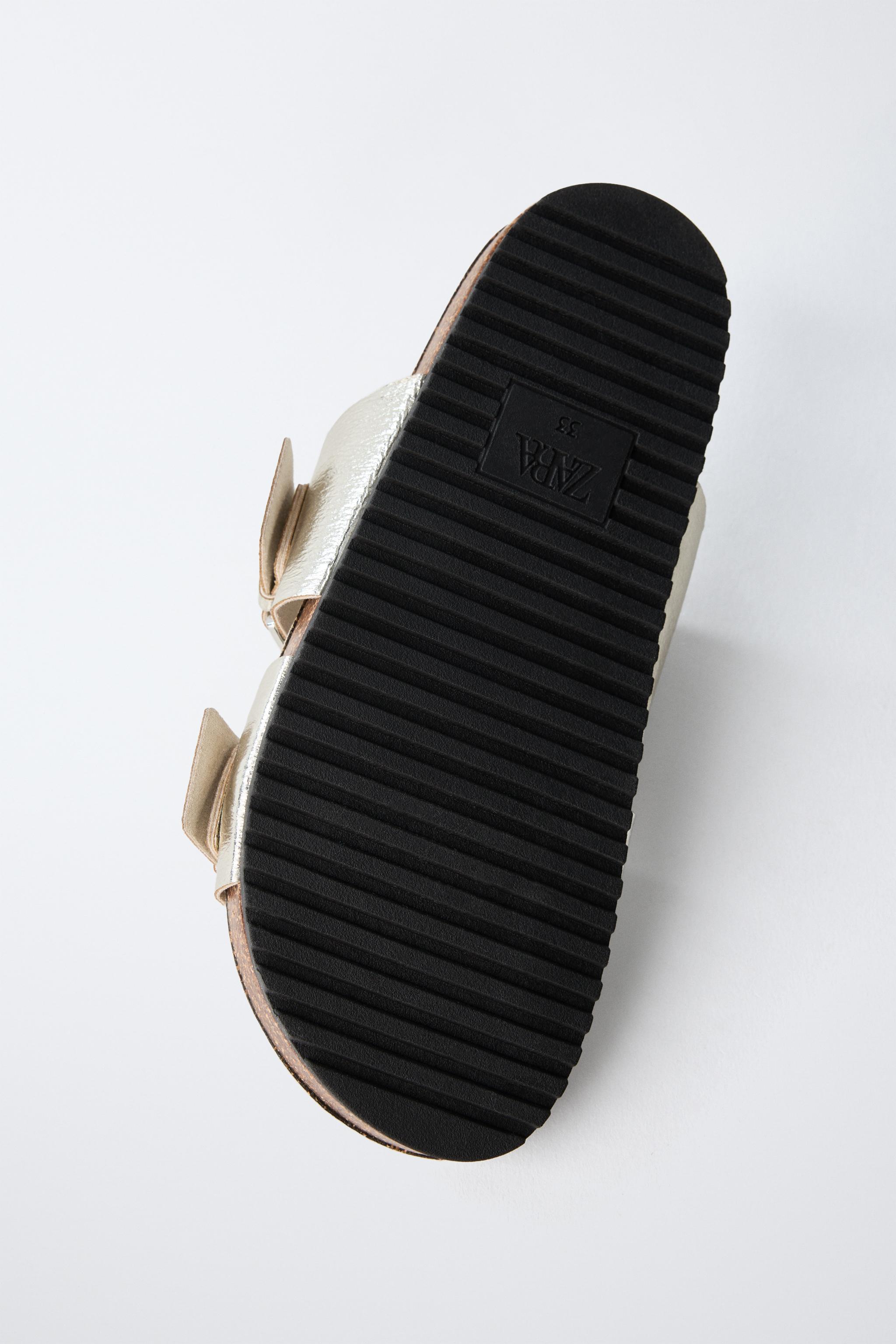 METALLIC BUCKLE SANDALS